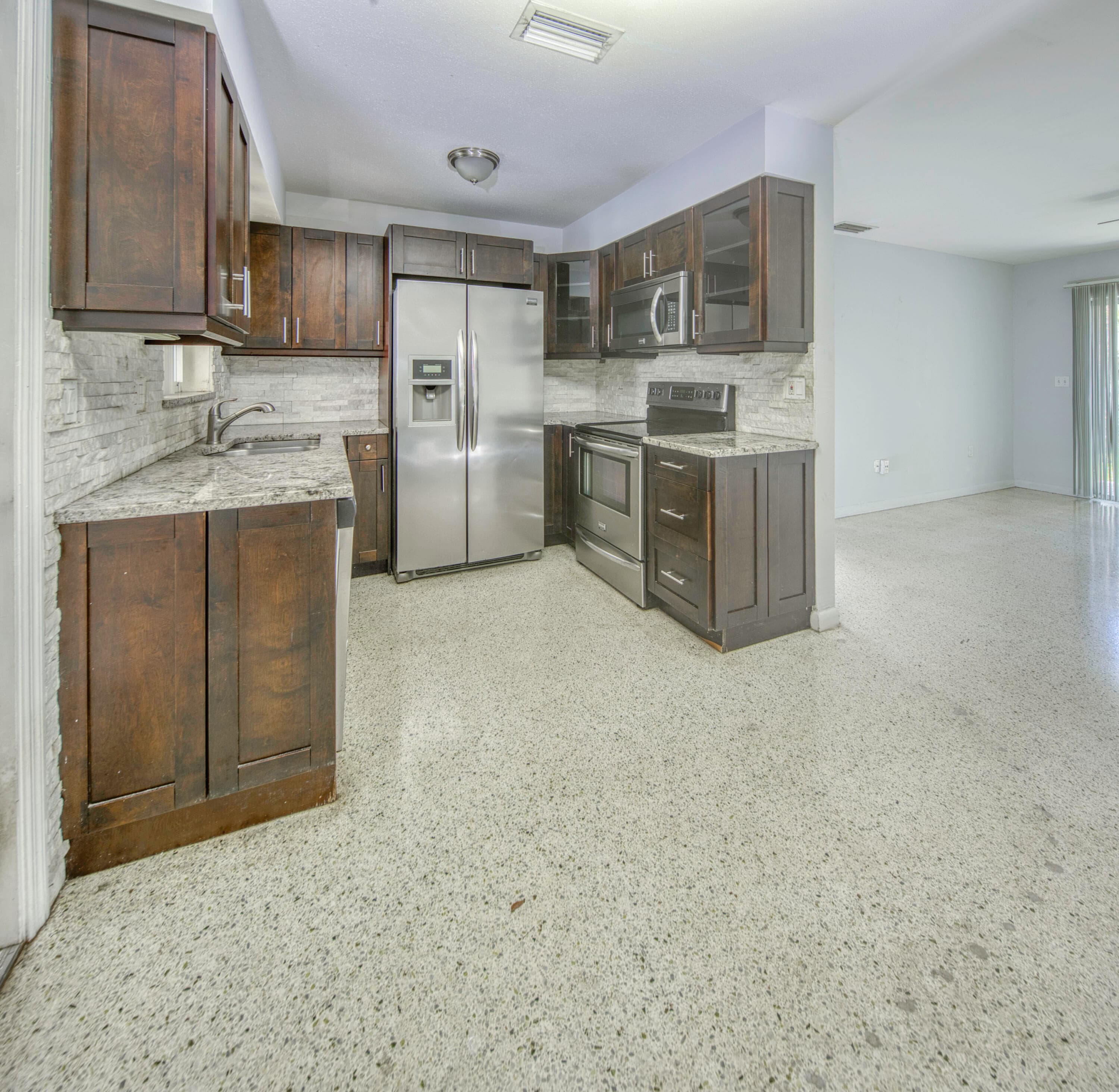 305 S Federal Highway 2, Lake Worth Beach, FL 33460 — photo 2 of 15