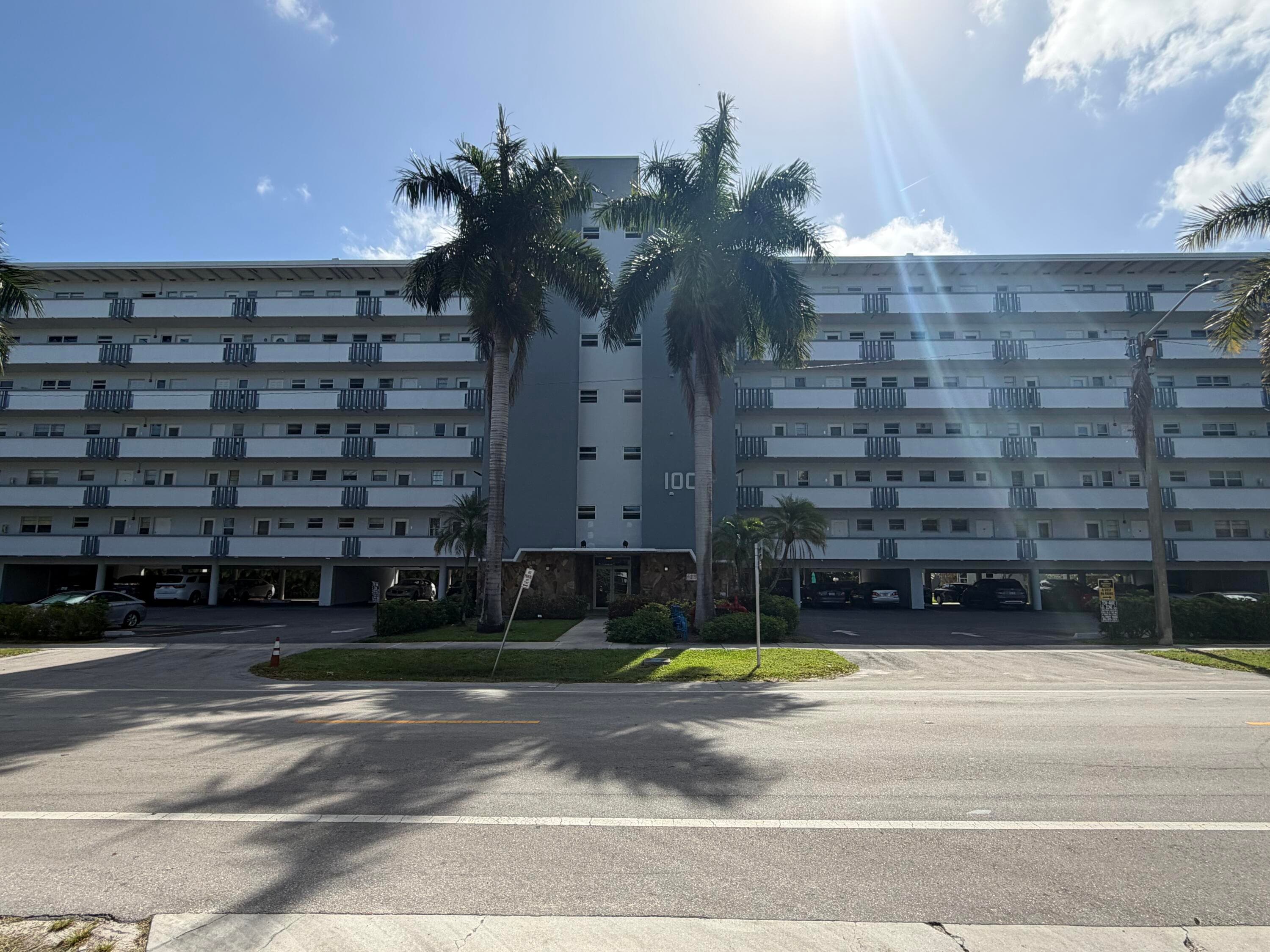 1000 NE 14th Avenue 304, Hallandale Beach, FL 33009 — photo 1 of 12