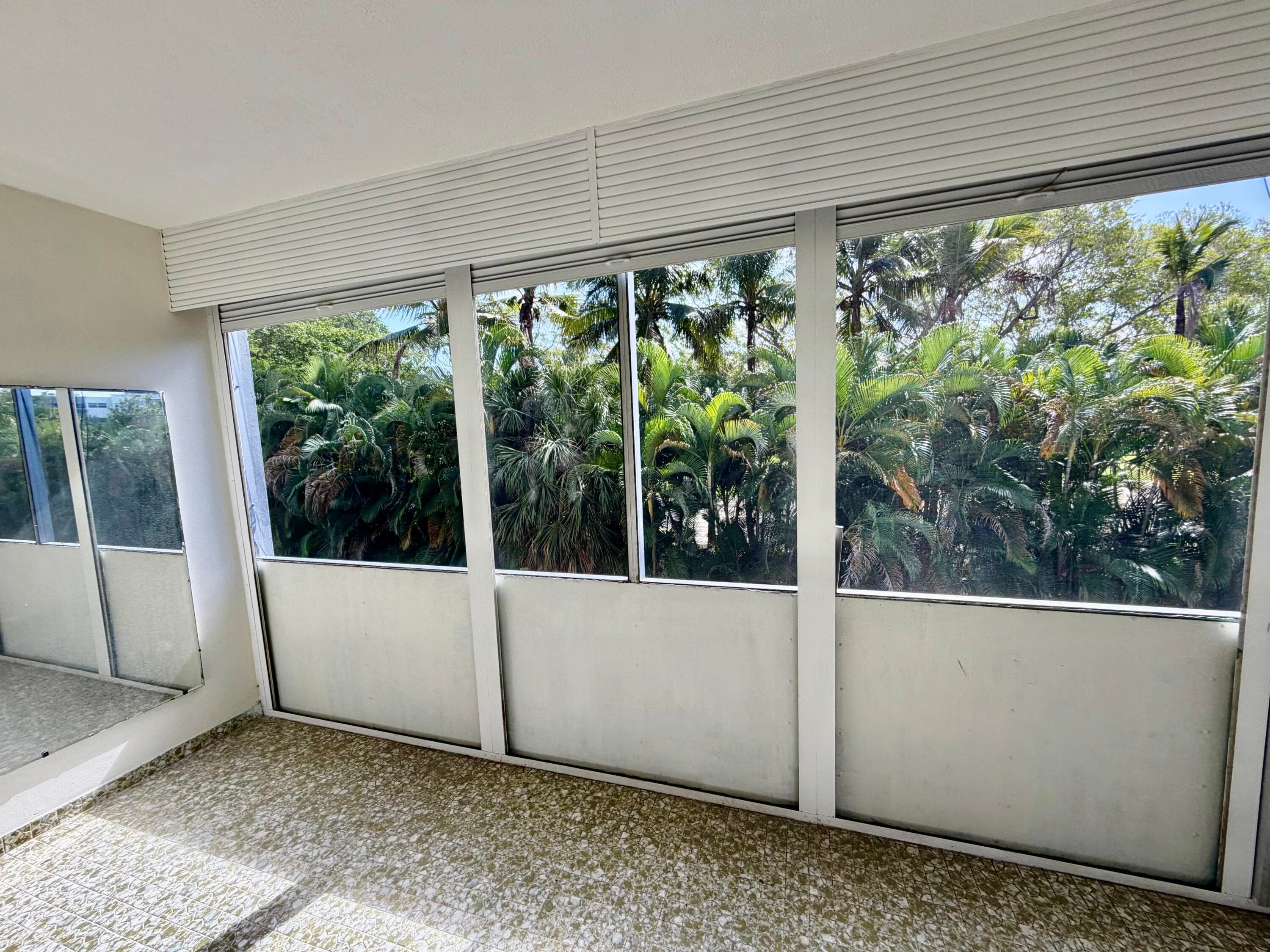 1000 NE 14th Avenue 304, Hallandale Beach, FL 33009 — photo 4 of 12