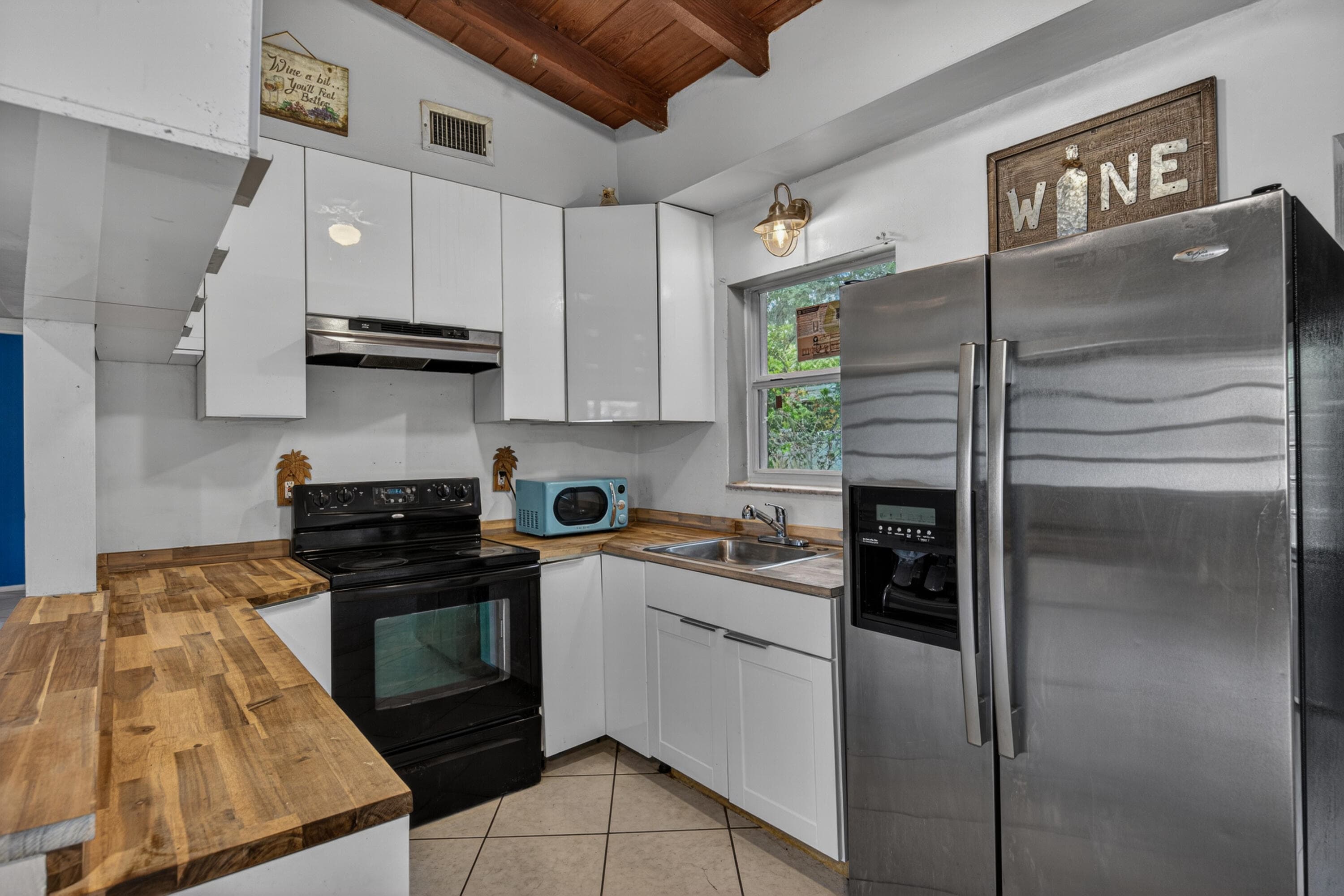 1425 SW 19th Avenue, Fort Lauderdale, FL 33312 — photo 6 of 43