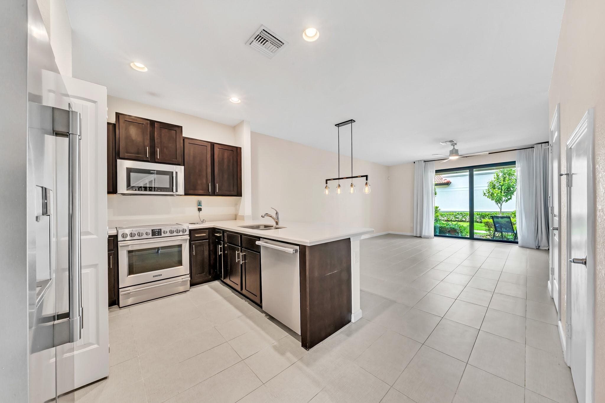 4208 N Dixie Highway 25, Oakland Park, FL 33334 — photo 1 of 26