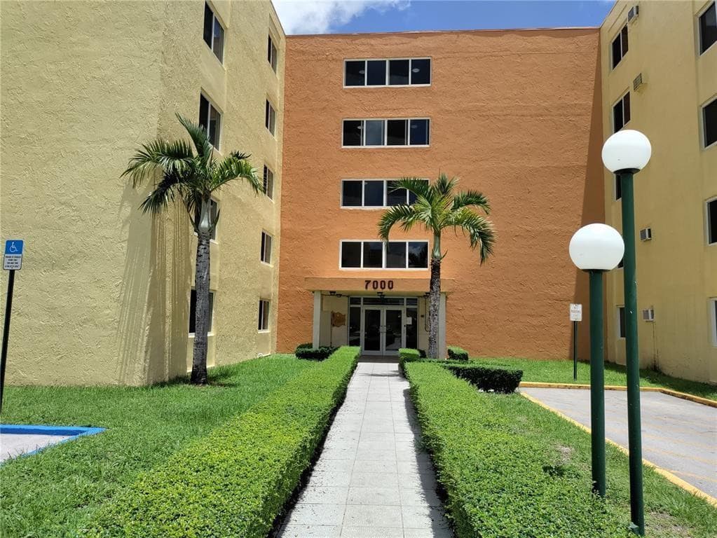 7000 NW 186th Street 4-325, Hialeah, FL 33015 — photo 17 of 21
