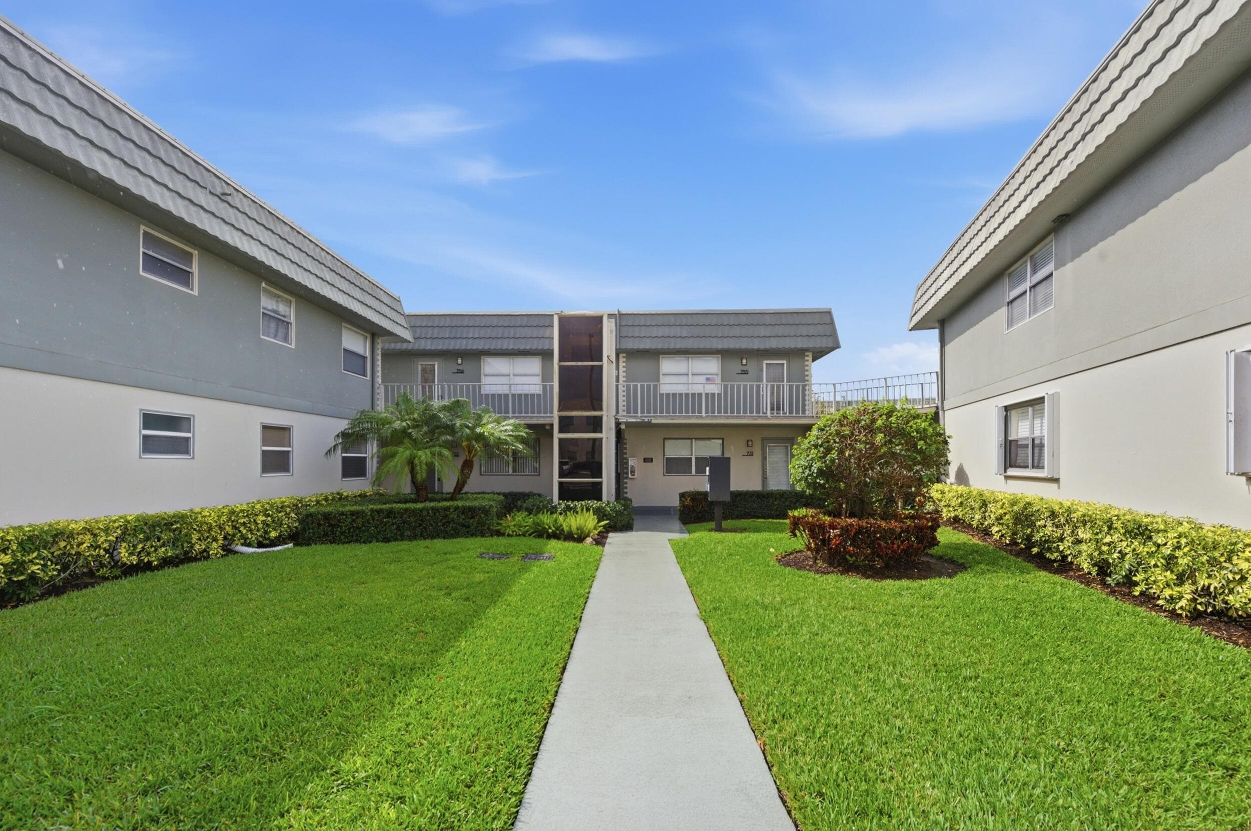 756 Flanders P, Delray Beach, FL 33484 — photo 2 of 60