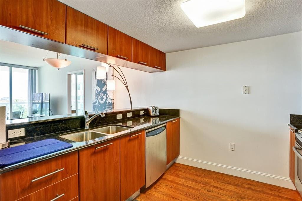 1800 N Bayshore Drive 1610, Miami, FL 33132 — photo 6 of 31