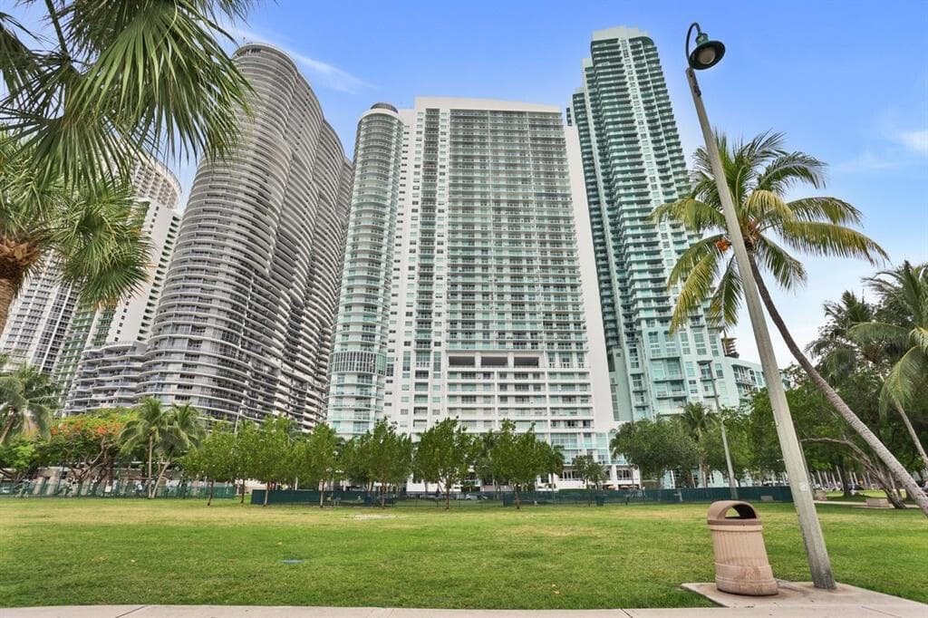 1800 N Bayshore Drive 1610, Miami, FL 33132 — photo 18 of 31
