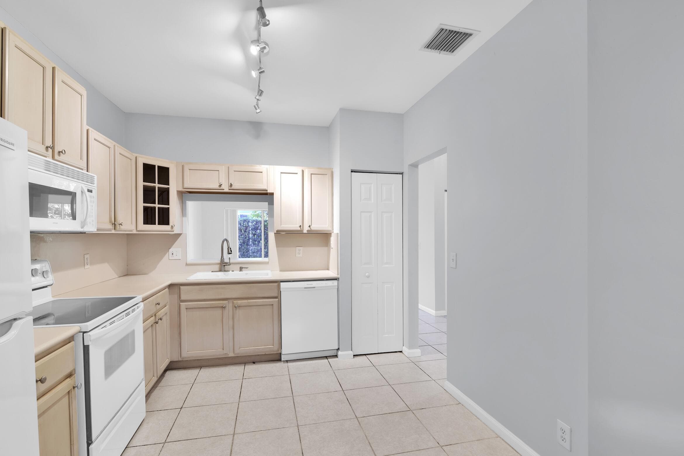 8297 Via Leonessa, Boca Raton, FL 33433 — photo 7 of 20