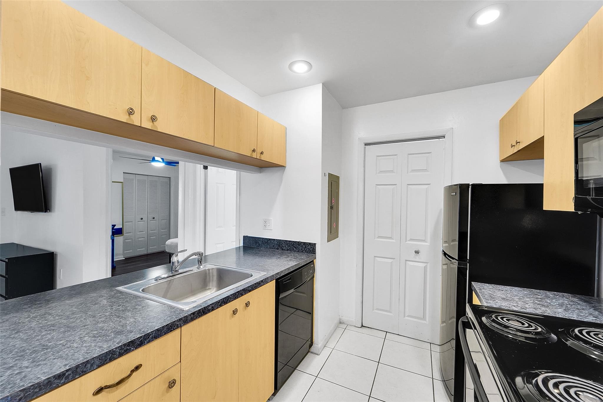 2698 N Nob Hill Road, Sunrise, FL 33322 — photo 6 of 27