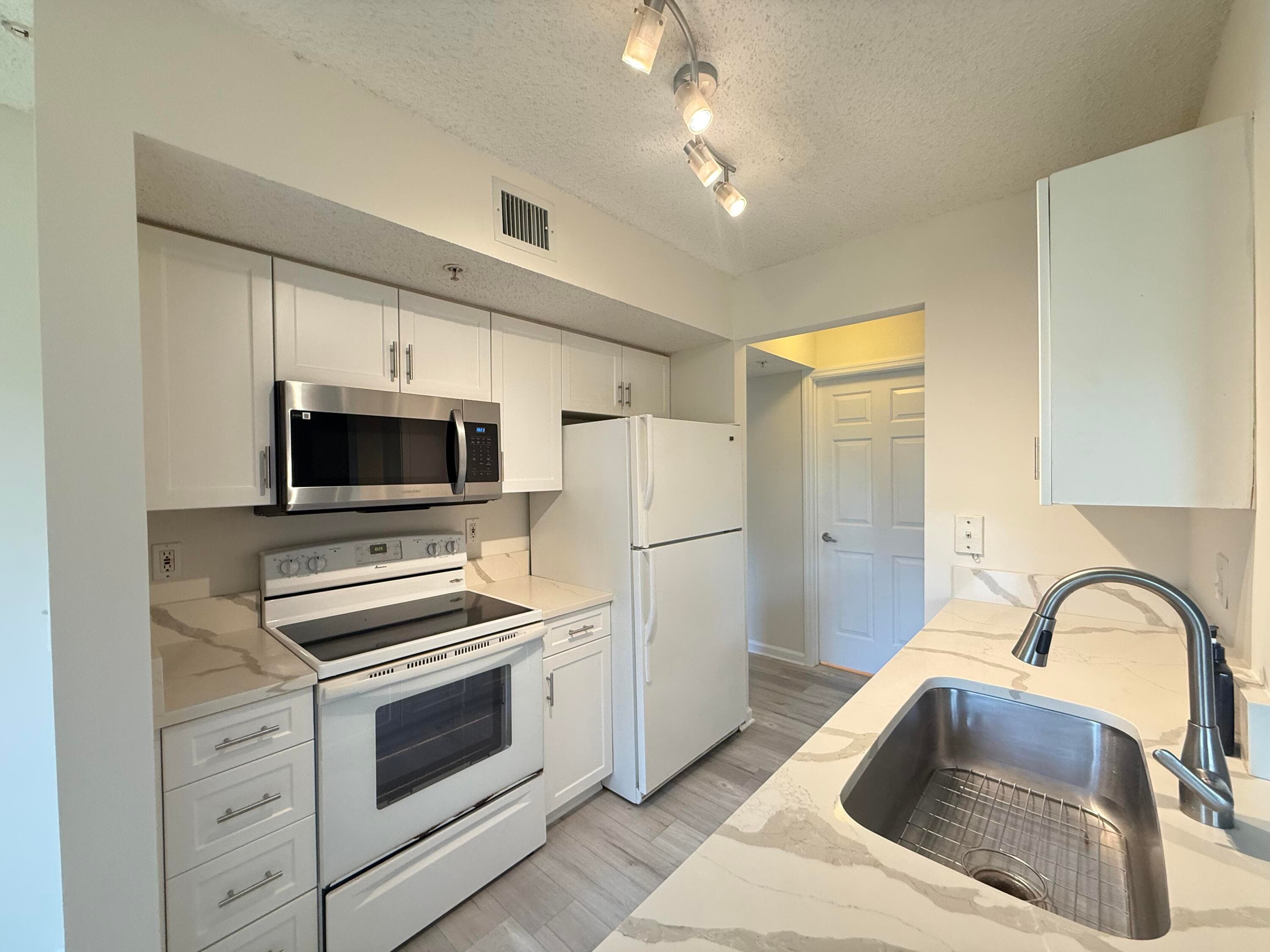 284 Village Boulevard 9110, Tequesta, FL 33469 — photo 22 of 30