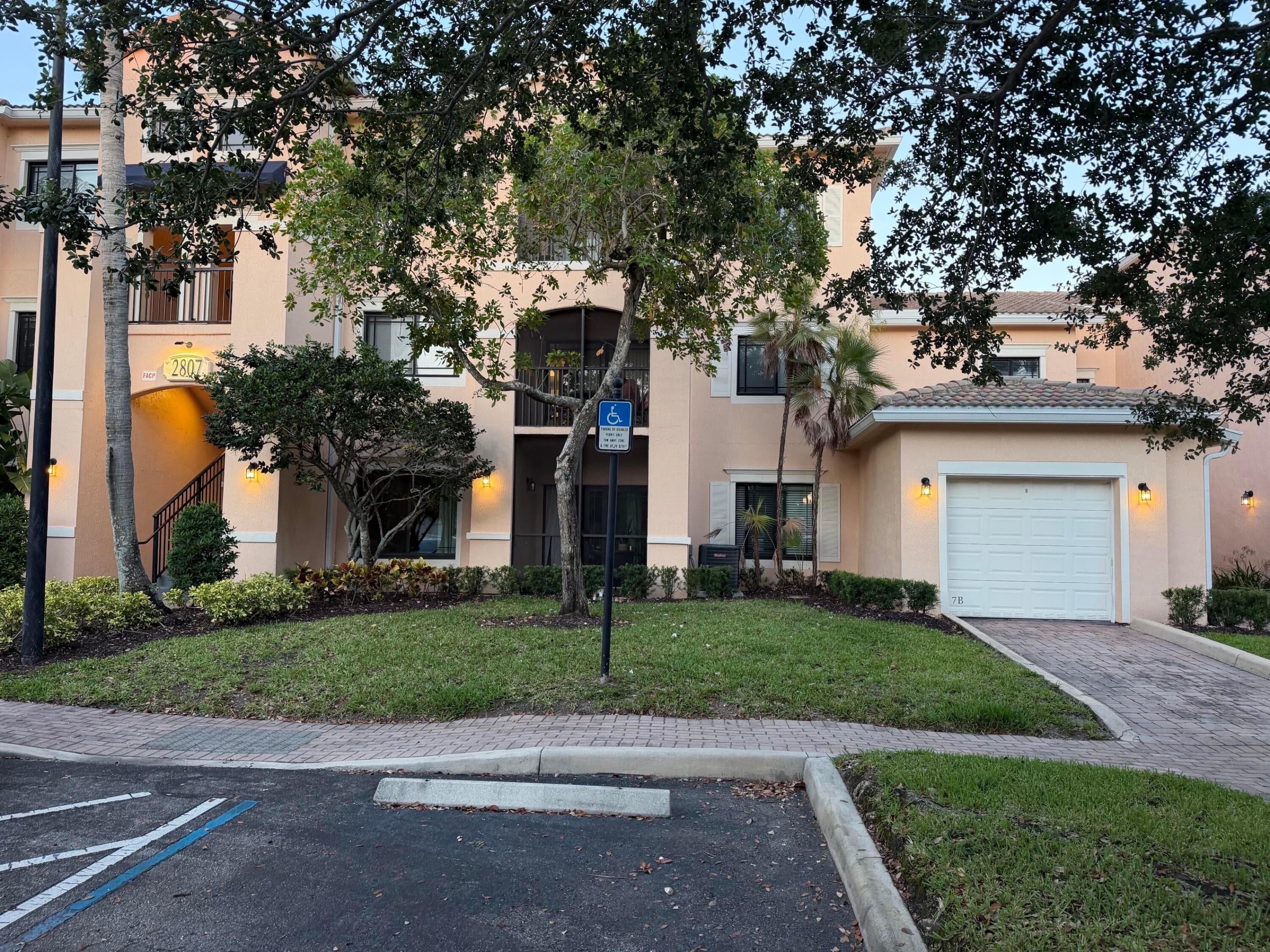 2807 Veronia Drive 103, Palm Beach Gardens, FL 33410 — photo 2 of 32