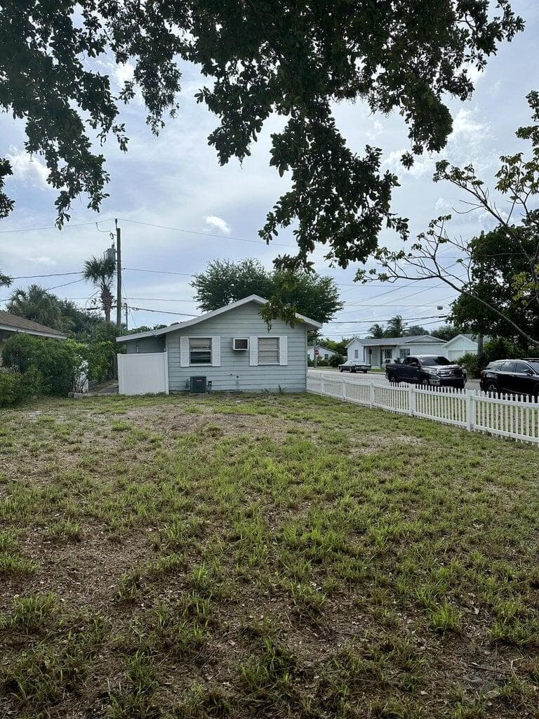 312 12th Avenue N, Lake Worth, FL 33460 — photo 2 of 3