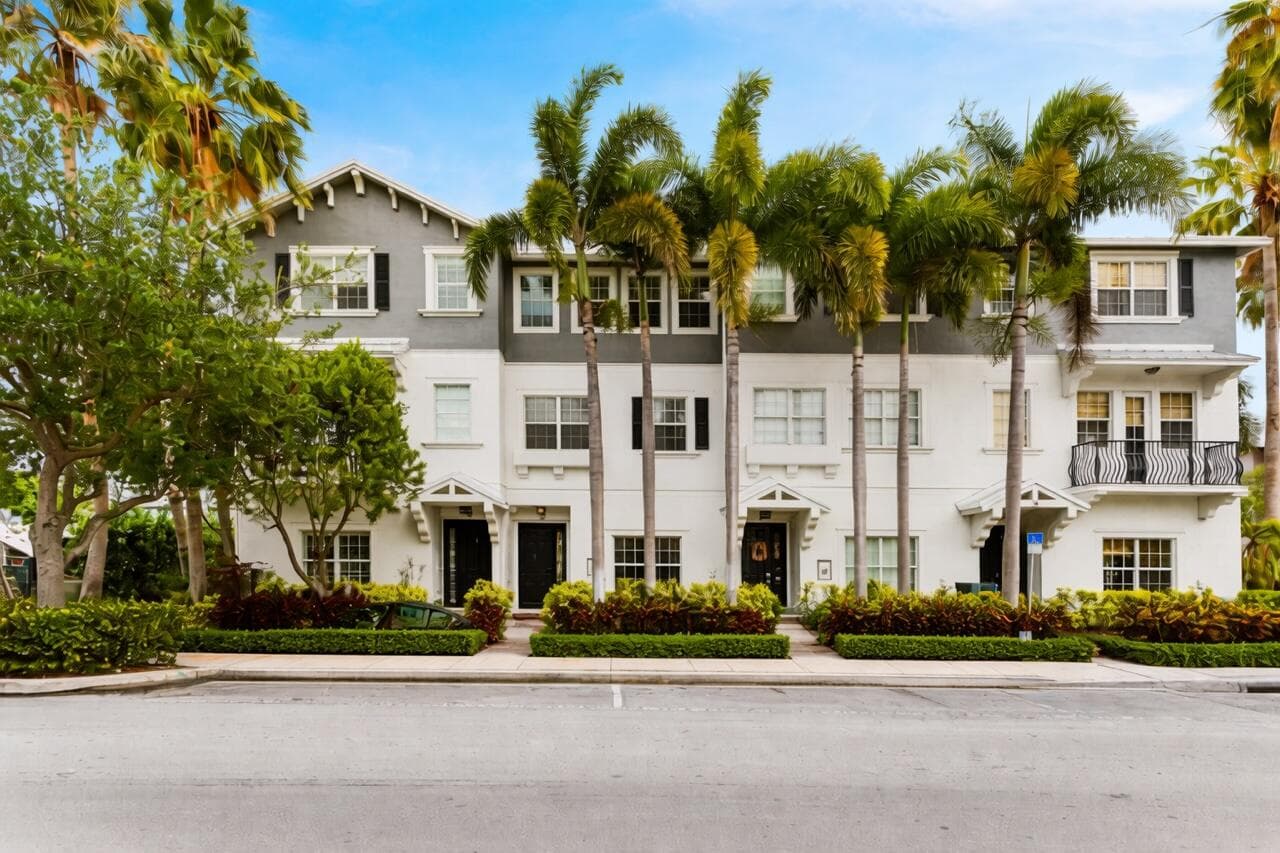 295 NE 5th Avenue 22, Delray Beach, FL 33483 — photo 3 of 35