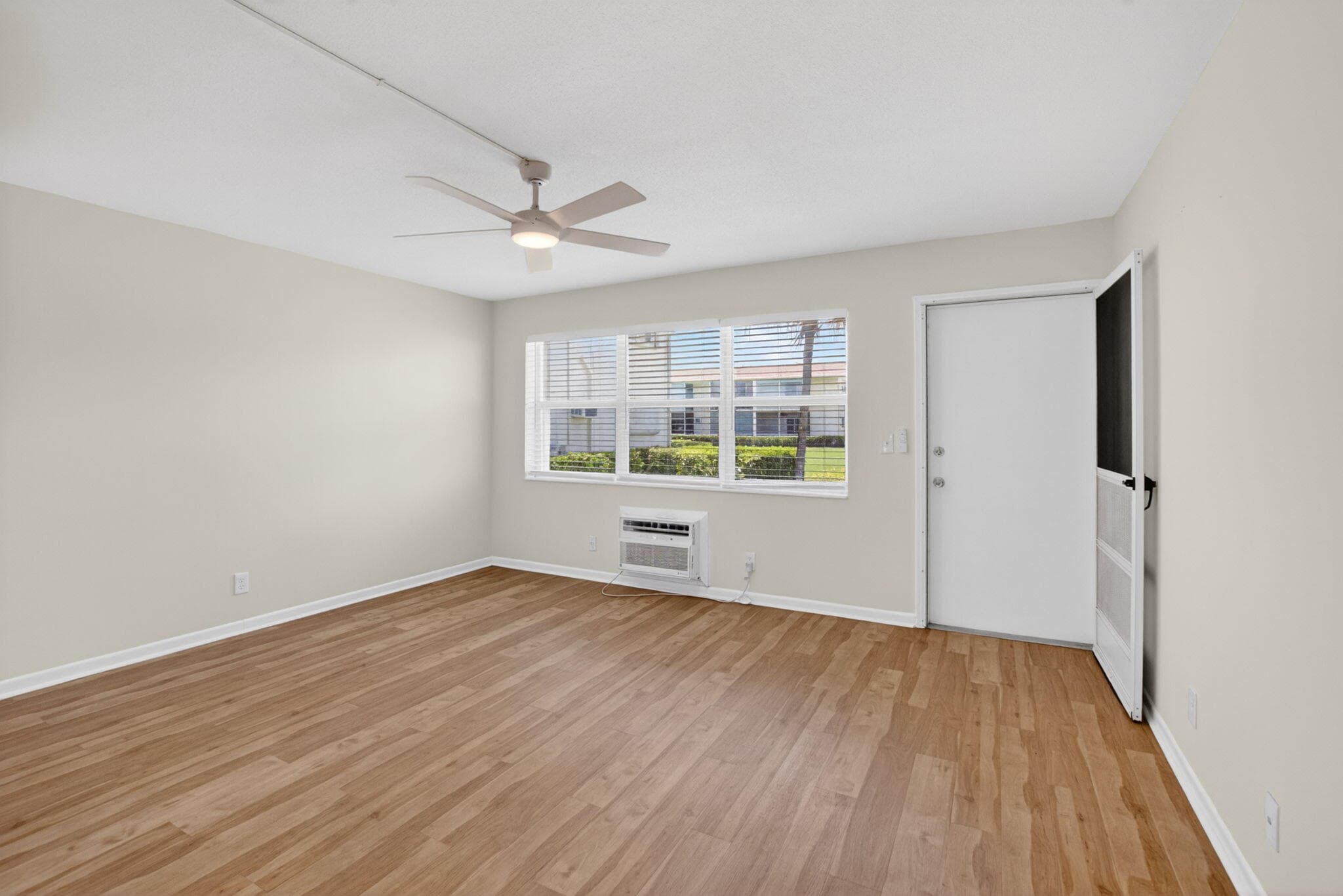 660 Horizon W 107, Boynton Beach, FL 33435 — photo 4 of 39