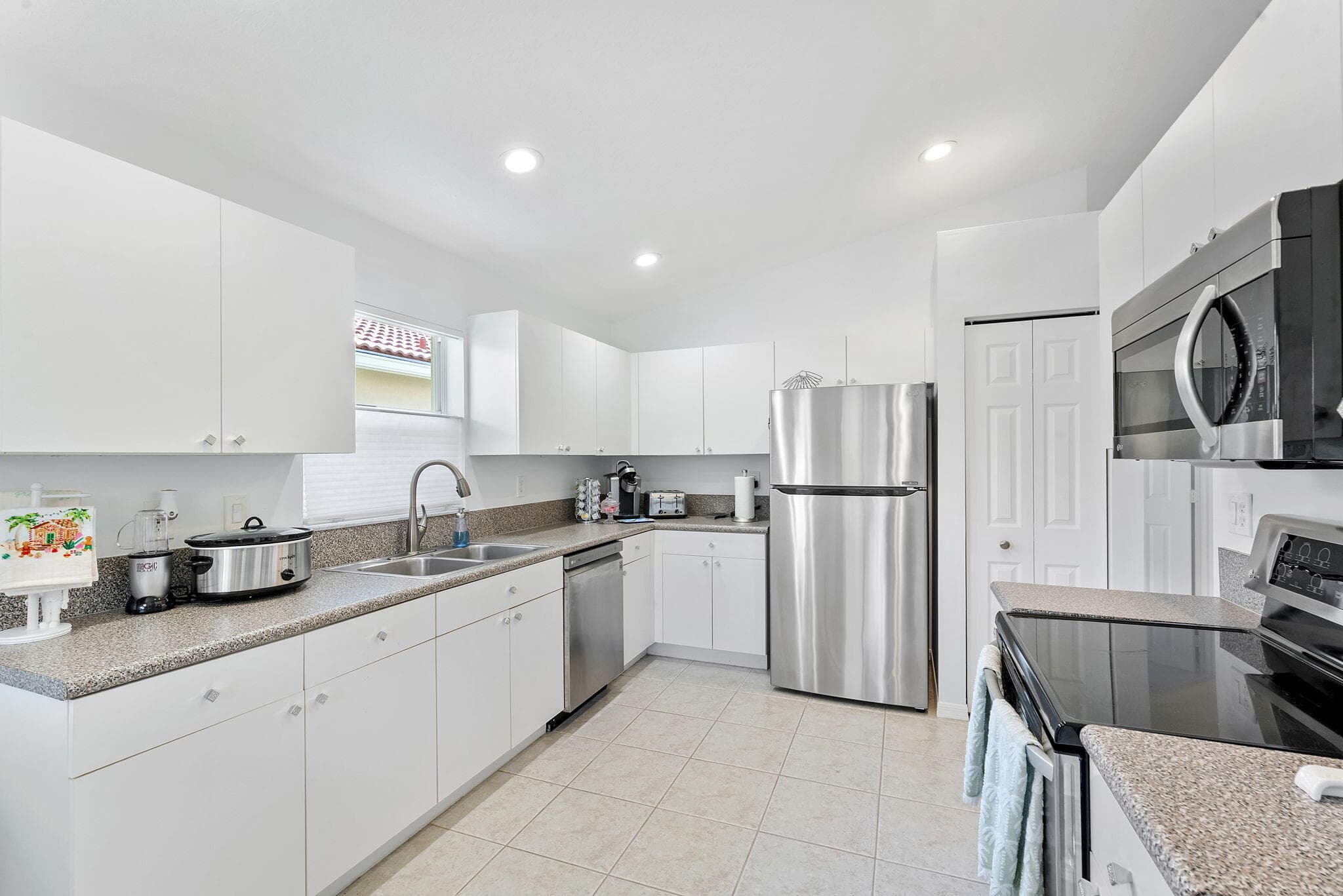 6887 Viale Elizabeth, Delray Beach, FL 33446 — photo 17 of 52