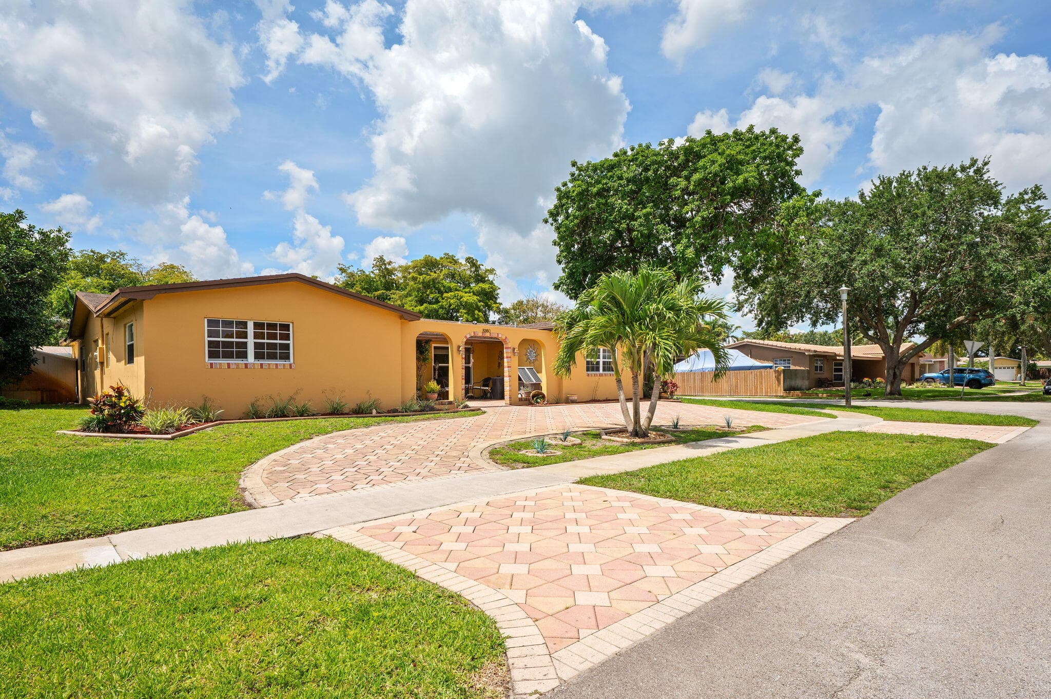 8350 NW 23rd Street, Pembroke Pines, FL 33024 — photo 2 of 41
