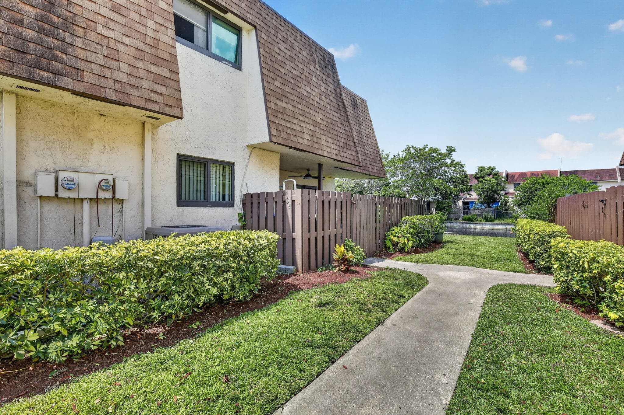 139 San Remo Boulevard 139, North Lauderdale, FL 33068 — photo 1 of 37