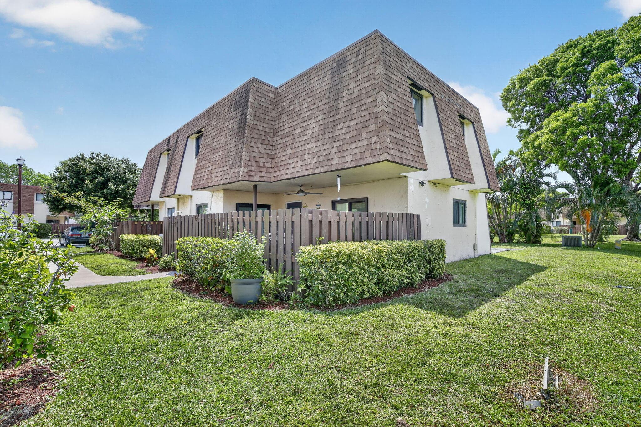 139 San Remo Boulevard 139, North Lauderdale, FL 33068 — photo 2 of 37