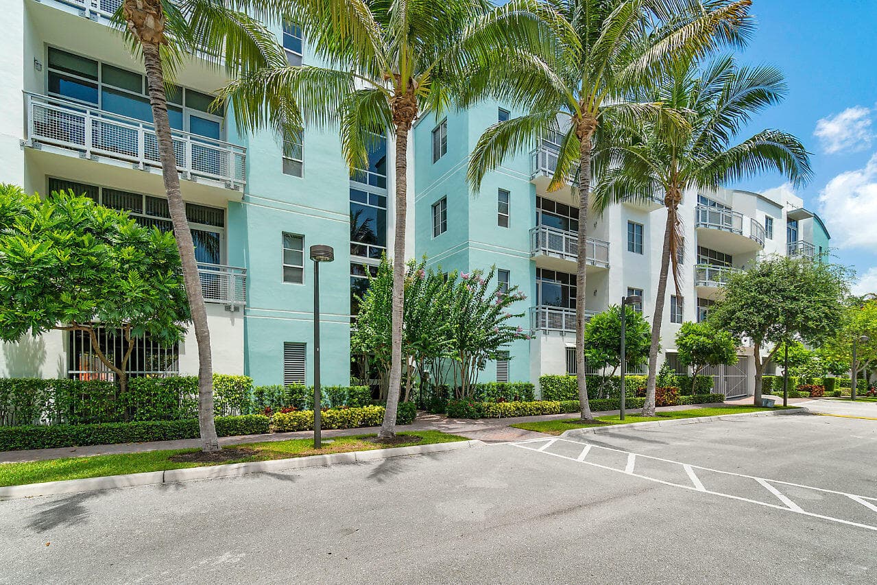 335 SE 6th Avenue 304, Delray Beach, FL 33483 — photo 3 of 35