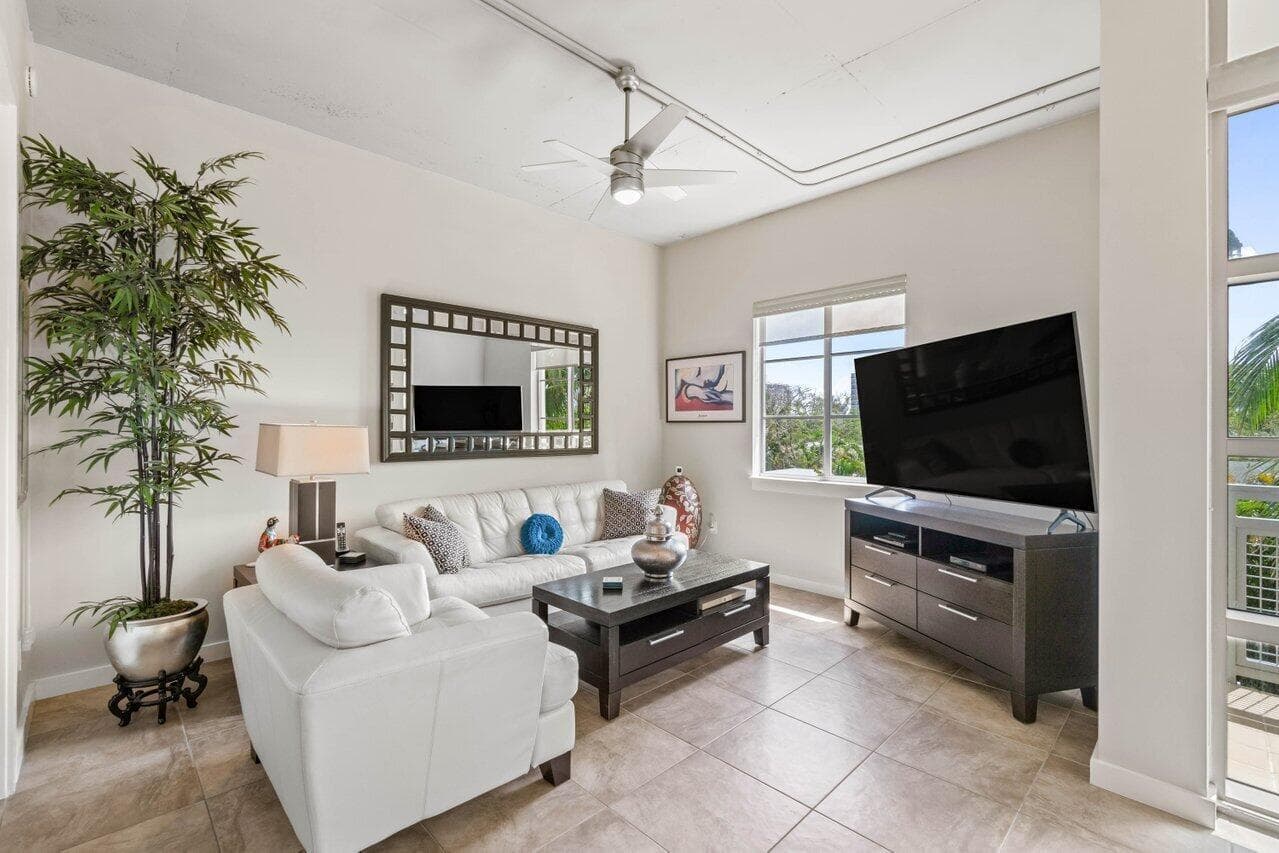 335 SE 6th Avenue 304, Delray Beach, FL 33483 — photo 16 of 35