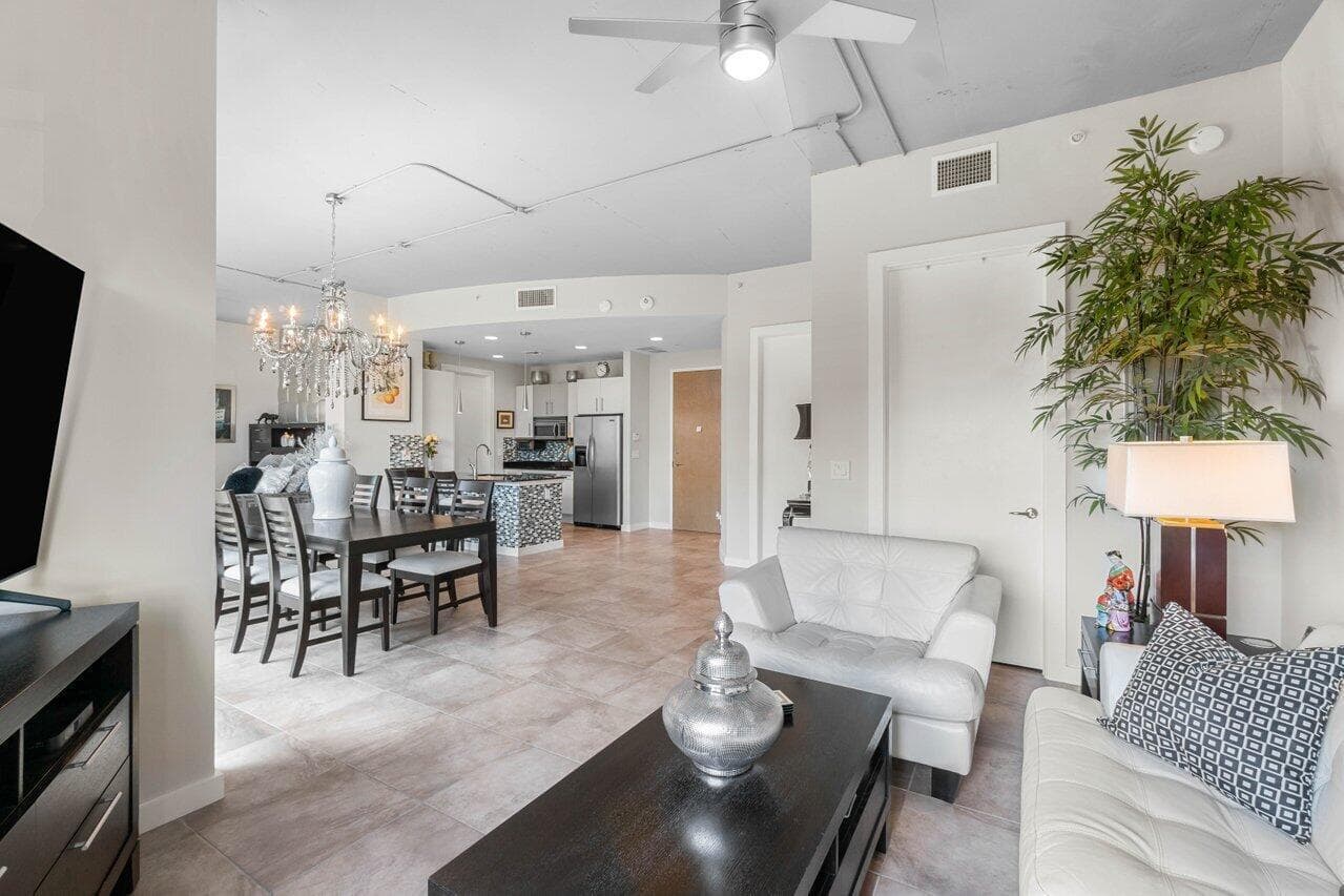 335 SE 6th Avenue 304, Delray Beach, FL 33483 — photo 17 of 35
