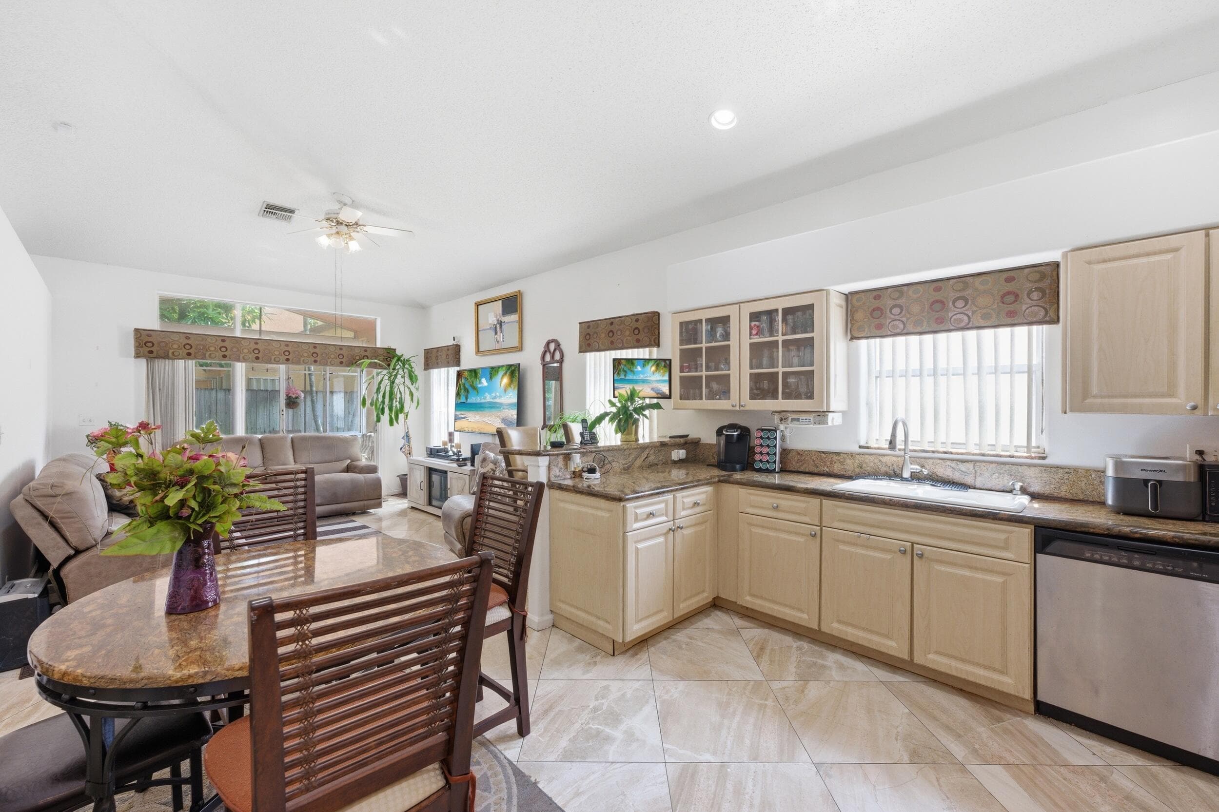 113 Saratoga Blvd Boulevard E, Royal Palm Beach, FL 33411 — photo 9 of 41