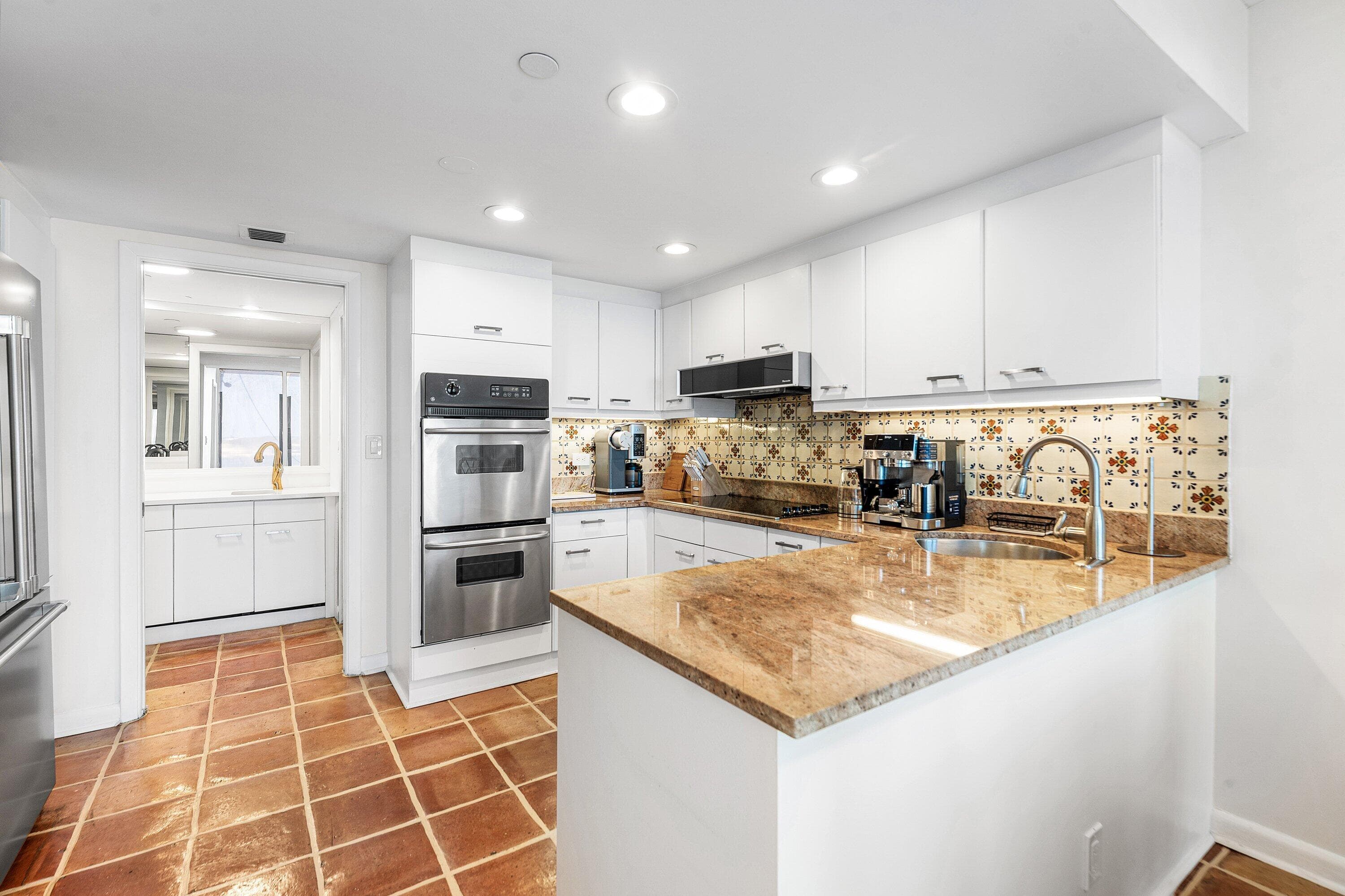 529 S Flagler Drive 6g, West Palm Beach, FL 33401 — photo 11 of 31