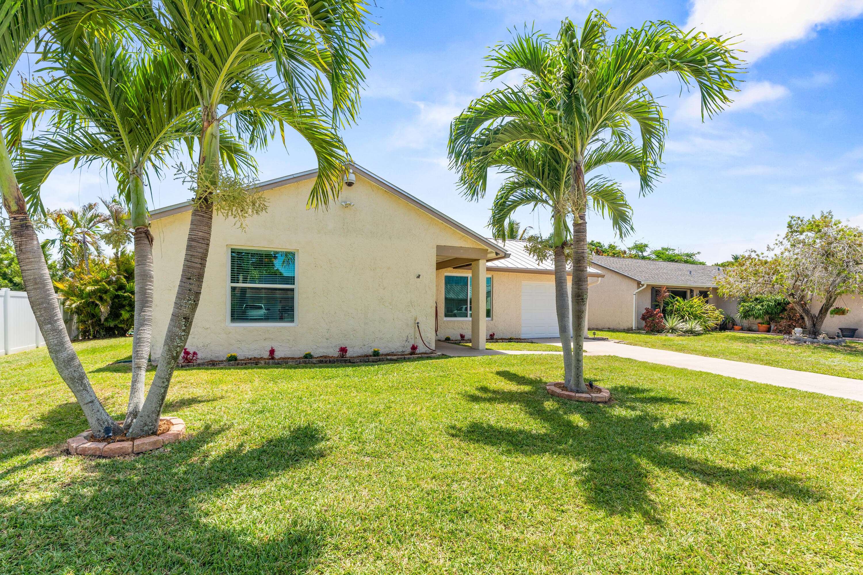 105 Banyan Circle, Jupiter, FL 33458 — photo 2 of 35
