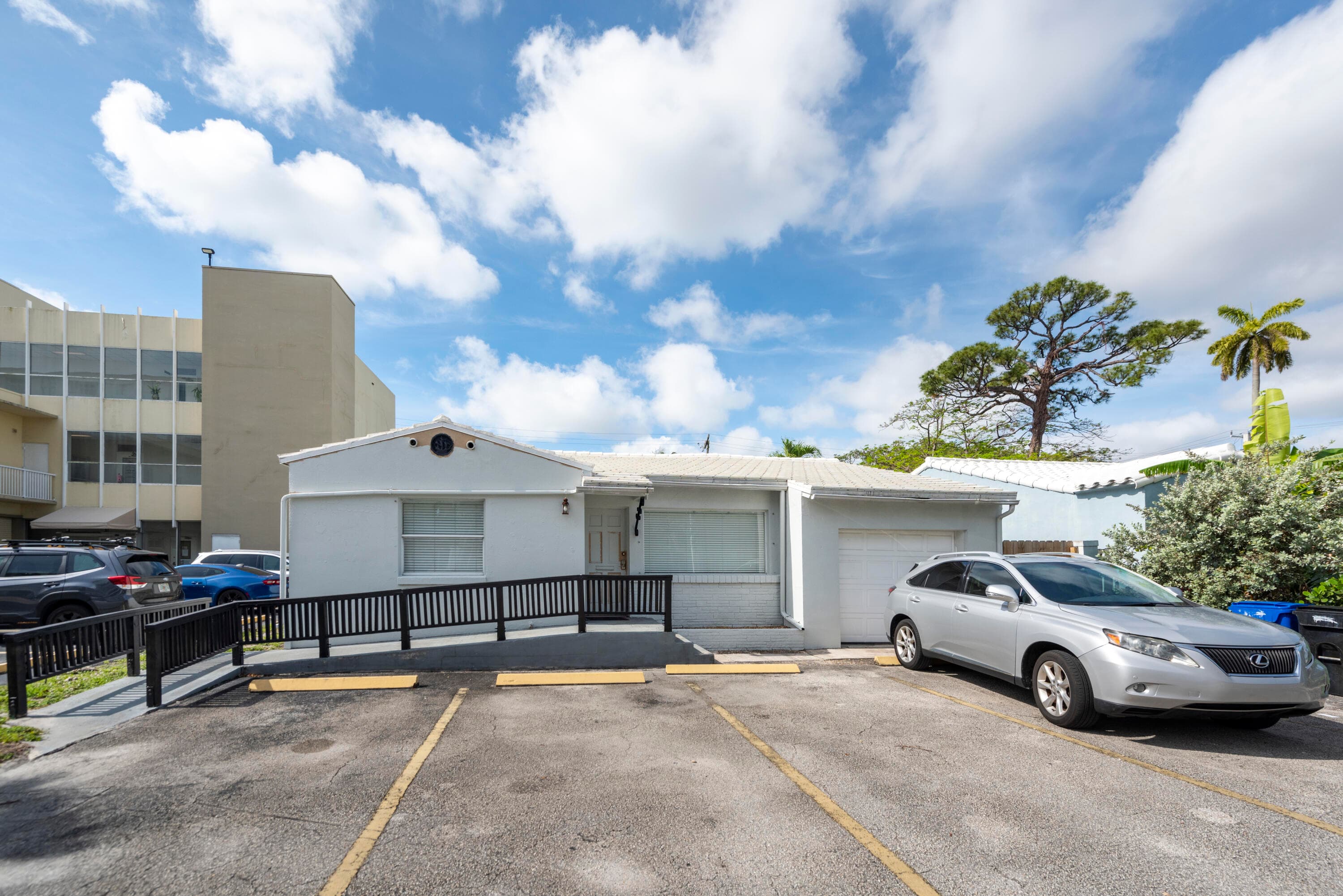 412 SE 17th Street Front, Fort Lauderdale, FL 33316 — photo 1 of 21
