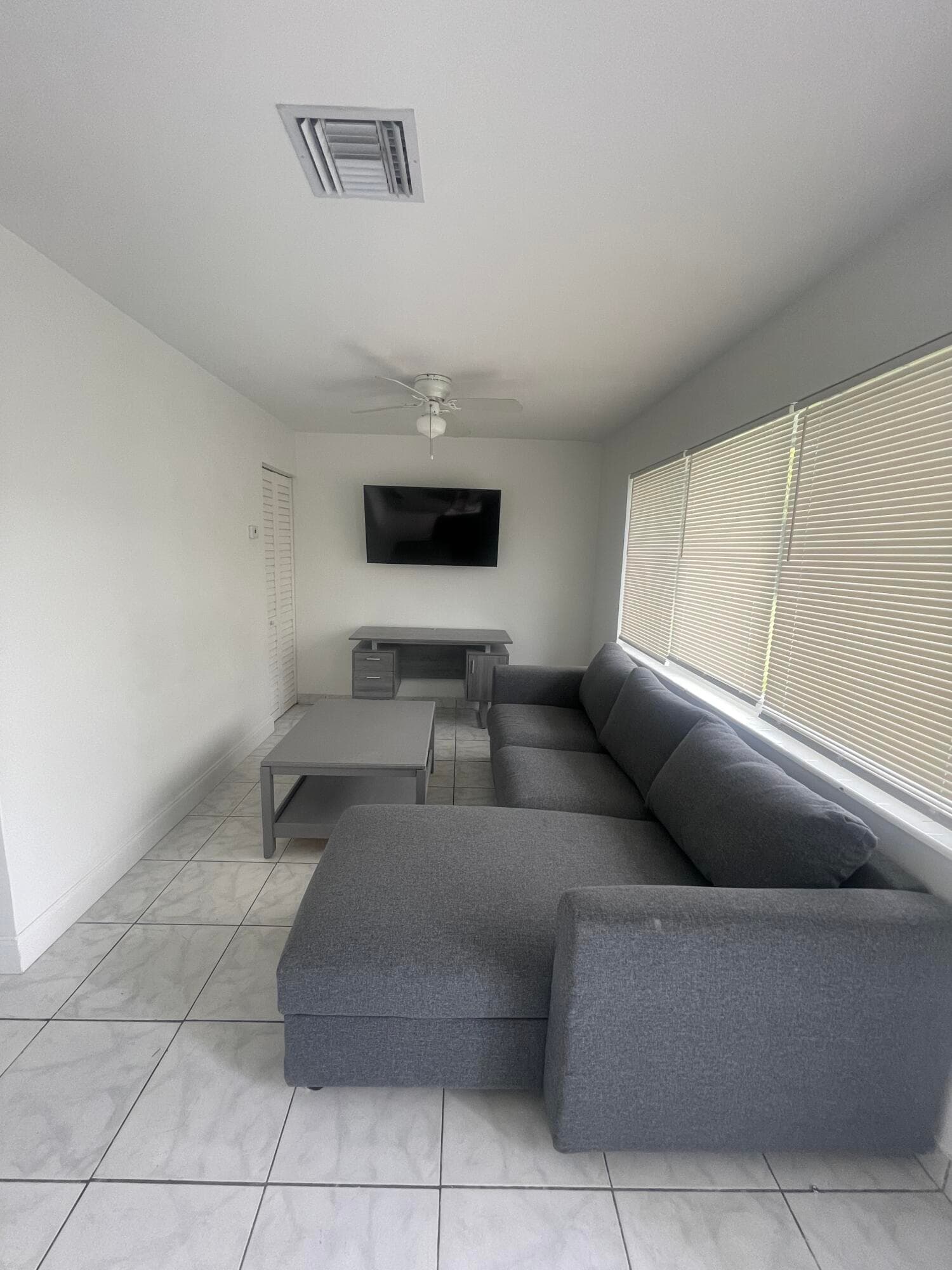 1135 NE 15th Avenue 4, Fort Lauderdale, FL 33304 — photo 2 of 3