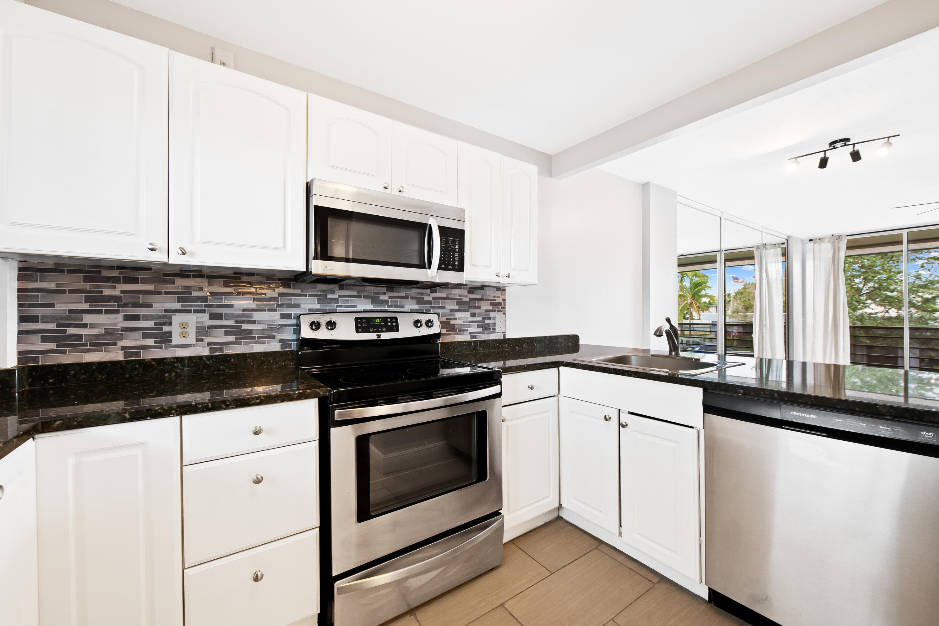 113 Royal Park Drive 2h, Oakland Park, FL 33309 — photo