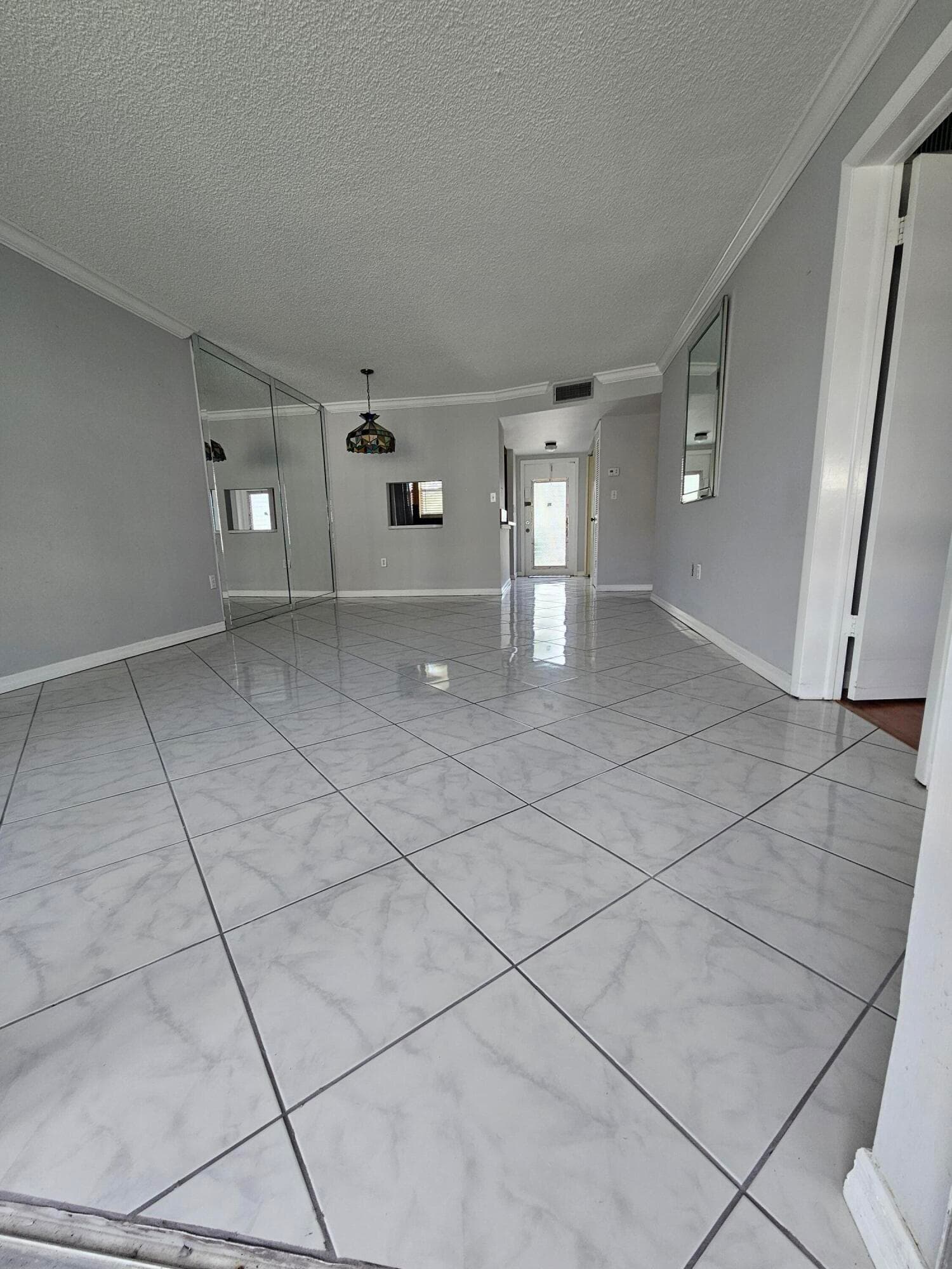 Condominium in Sunrise — photo 4 of 12