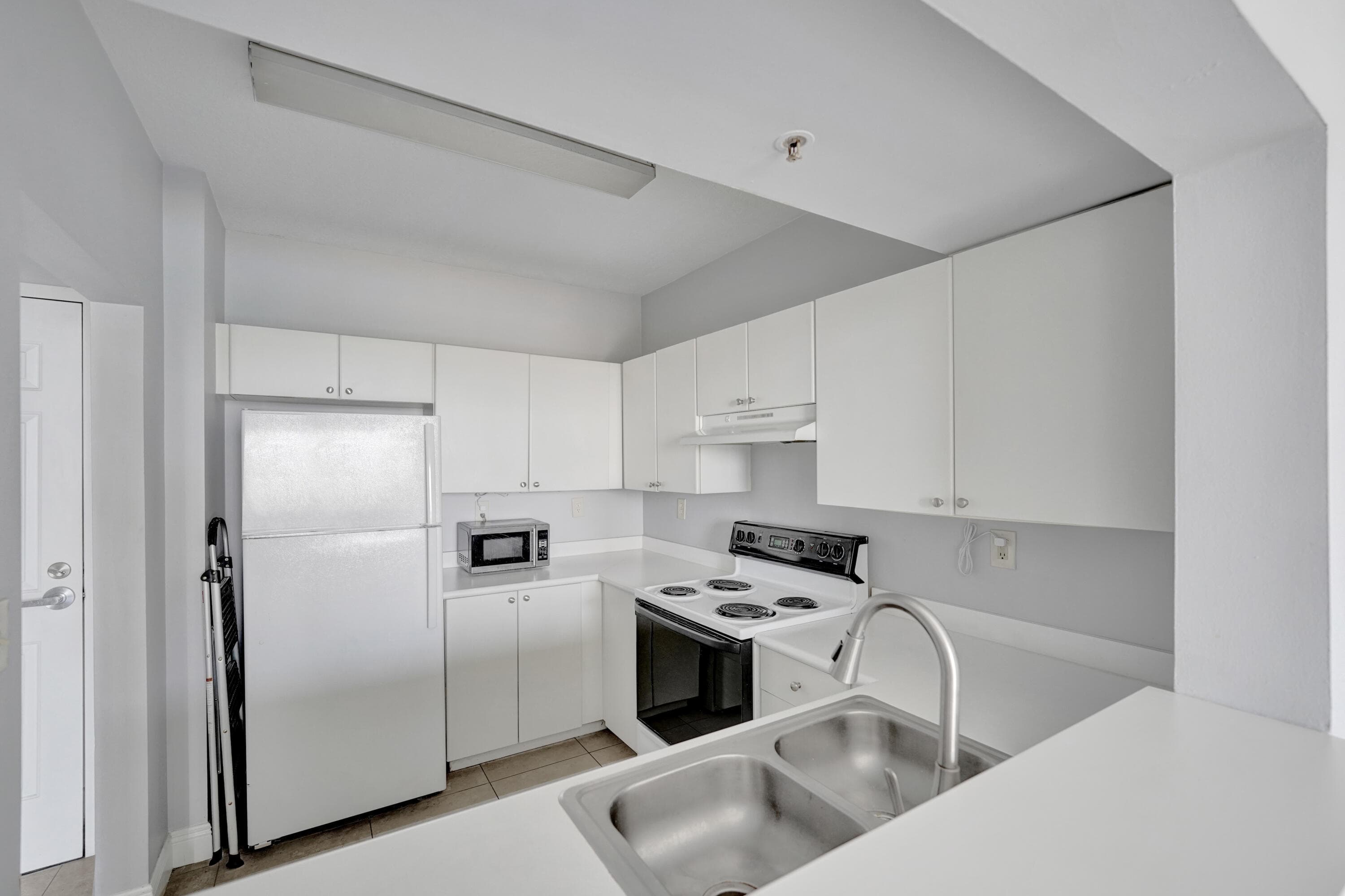 3020 NE 32nd Avenue 807, Fort Lauderdale, FL 33308 — photo 13 of 75