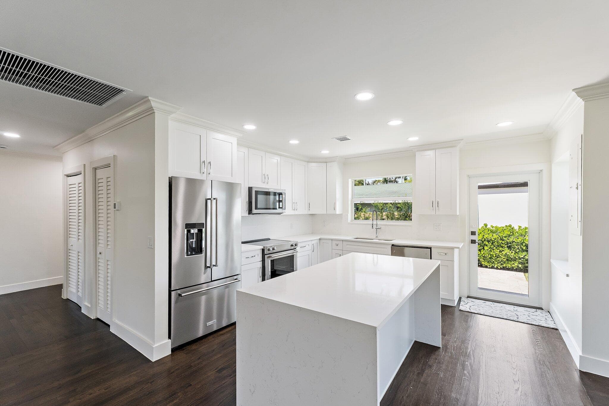 4015 Washington Road, West Palm Beach, FL 33405 — photo 8 of 31