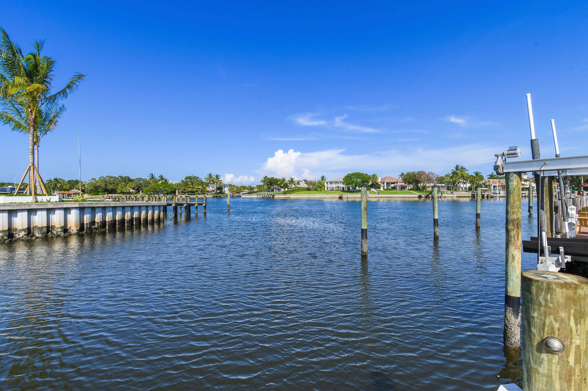 12880 S Shore Drive, Palm Beach Gardens, FL 33410 — photo 8 of 57