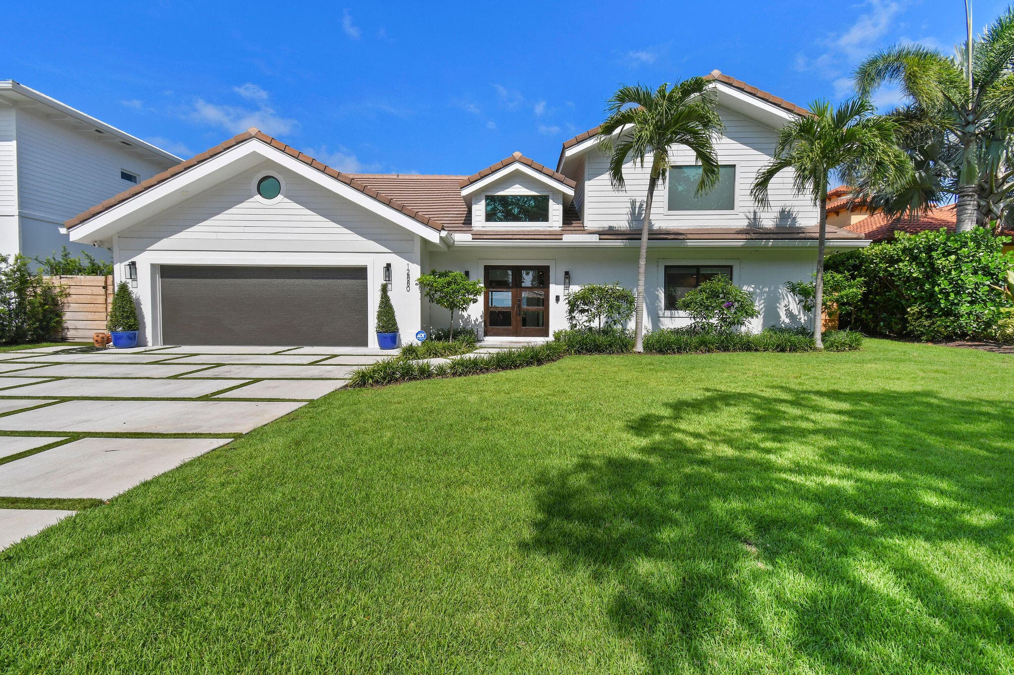 12880 S Shore Drive, Palm Beach Gardens, FL 33410 — photo 15 of 57