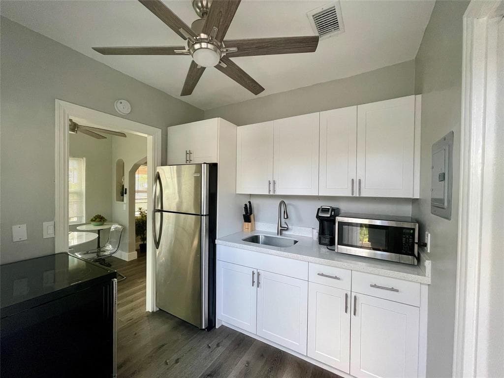 832 NE 17th Avenue, Fort Lauderdale, FL 33304 — photo 5 of 13