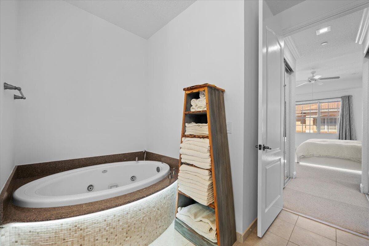 5102 Artesa Way W, Palm Beach Gardens, FL 33418 — photo 12 of 49