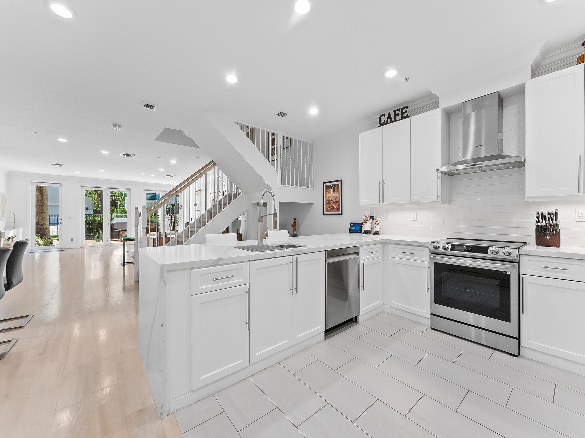 1806 NE 26th Avenue, Fort Lauderdale, FL 33305 — photo 21 of 46