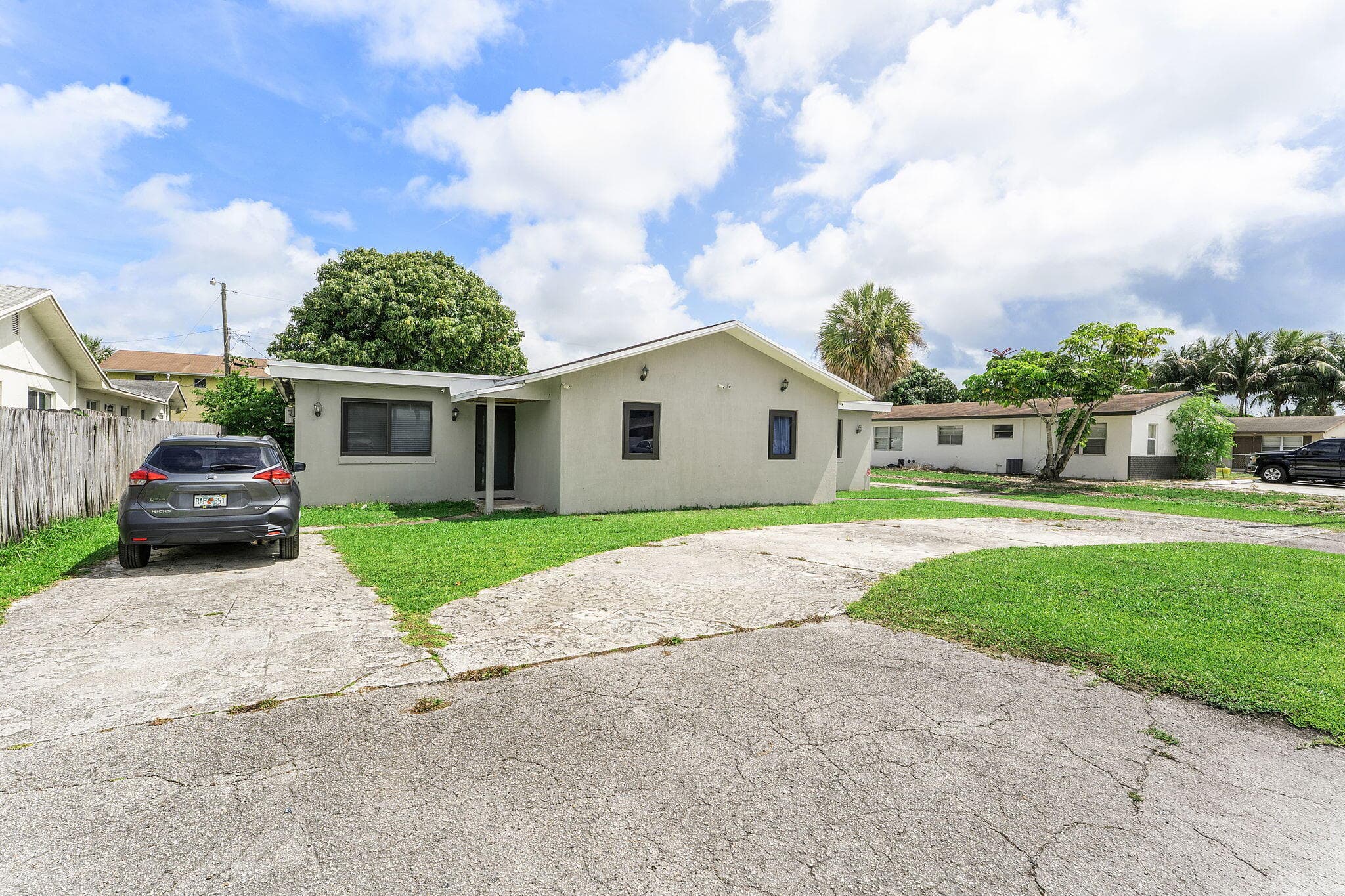 4727 Myrtle Lane, West Palm Beach, FL 33417 — photo 3 of 38