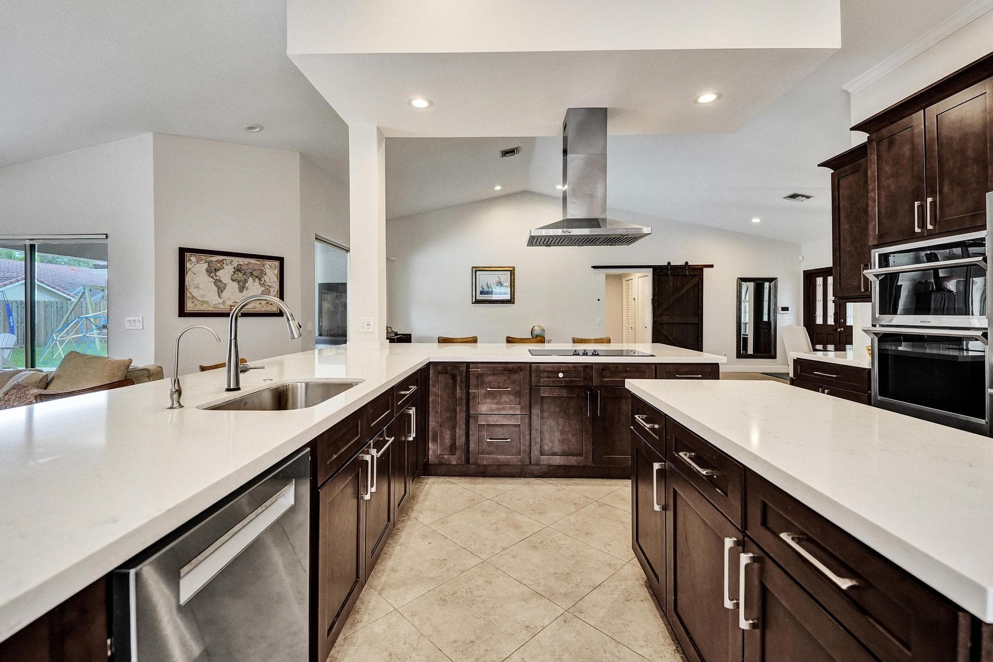 10050 NW 14th Street, Plantation, FL 33322 — photo 1 of 60