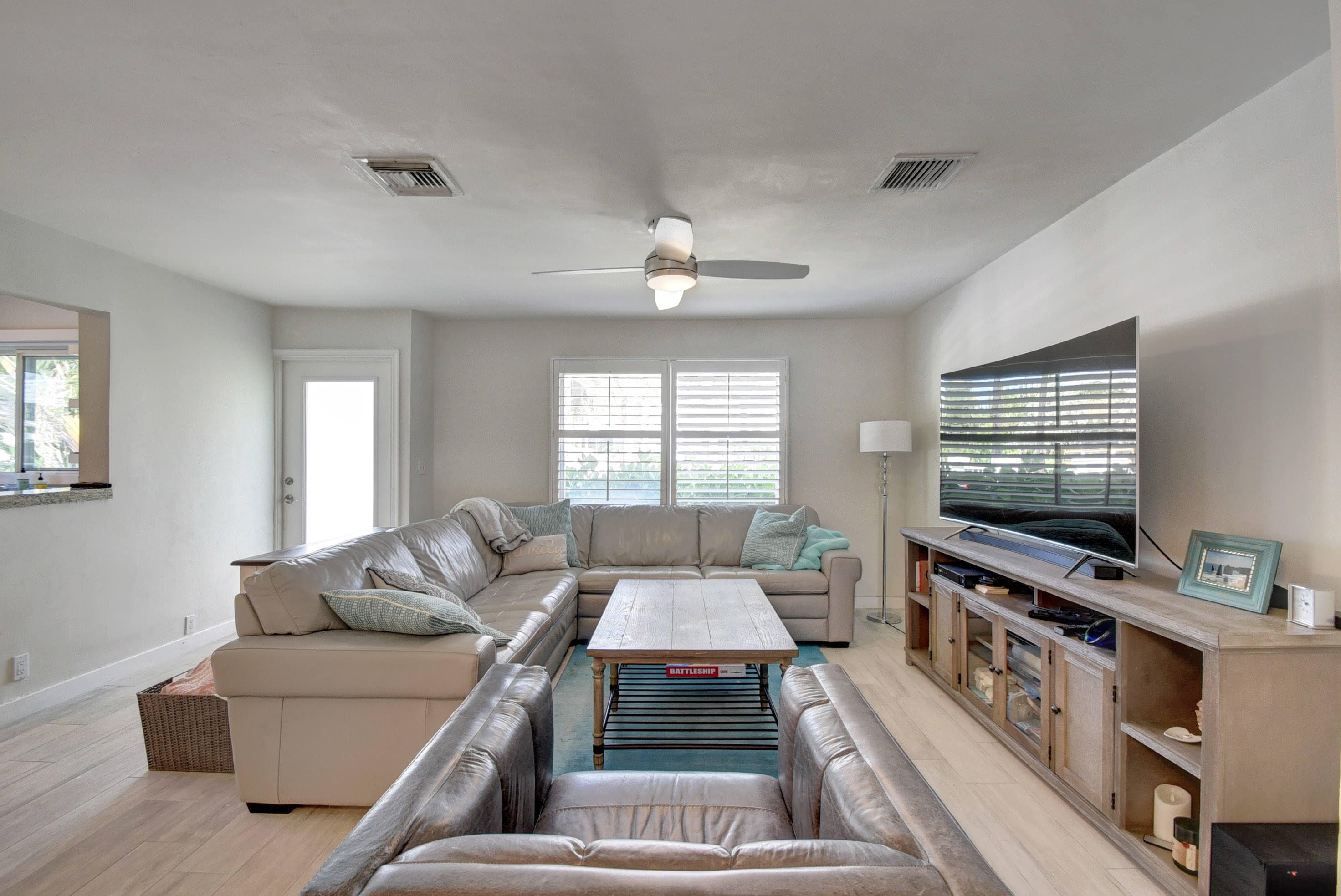 1020 Casuarina Road, Delray Beach, FL 33483 — photo 4 of 17