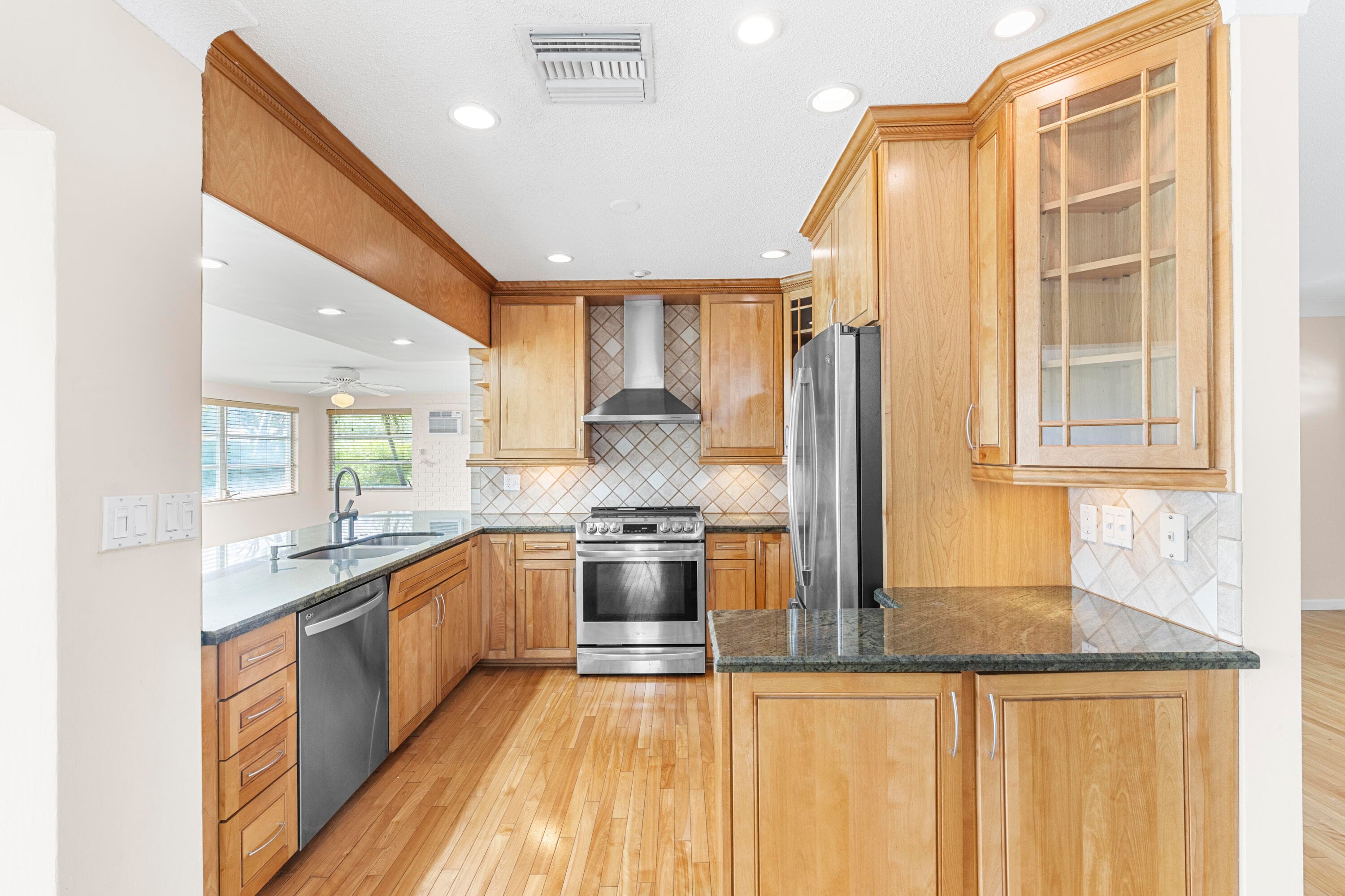 1424 SE 12th Avenue, Deerfield Beach, FL 33441 — photo 5 of 41