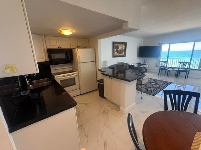 300 Oregon Street 502, Hollywood, FL 33019 — photo 10 of 16