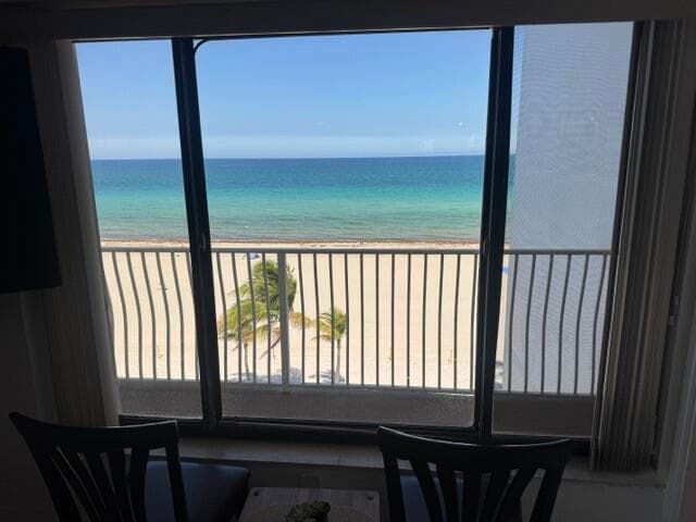 300 Oregon Street 502, Hollywood, FL 33019 — photo 2 of 16