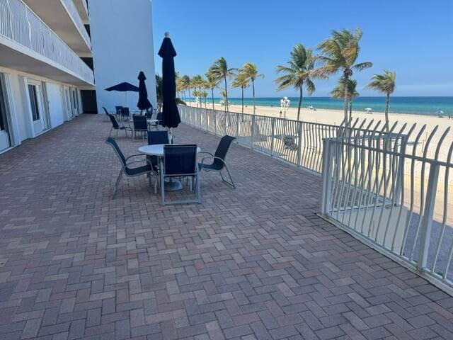 300 Oregon Street 502, Hollywood, FL 33019 — photo 15 of 16