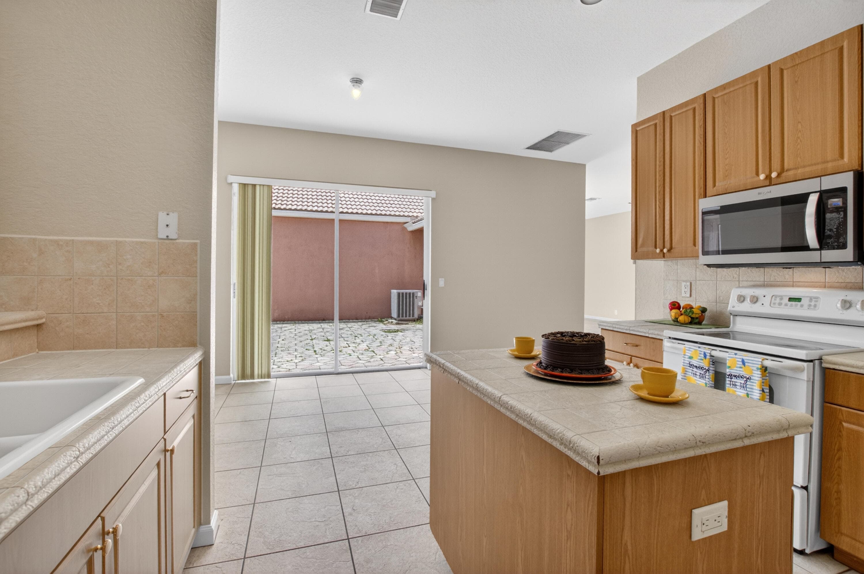 9954 Boynton Gardens Way, Boynton Beach, FL 33437 — photo 9 of 39
