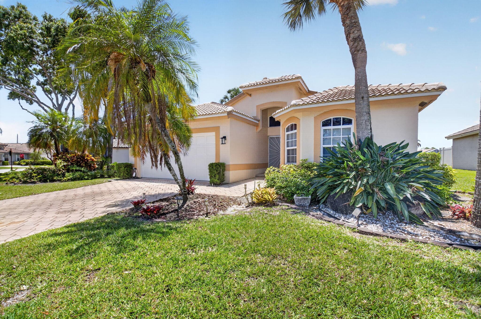 6738 Sun River Road, Boynton Beach, FL 33437 — photo 2 of 59