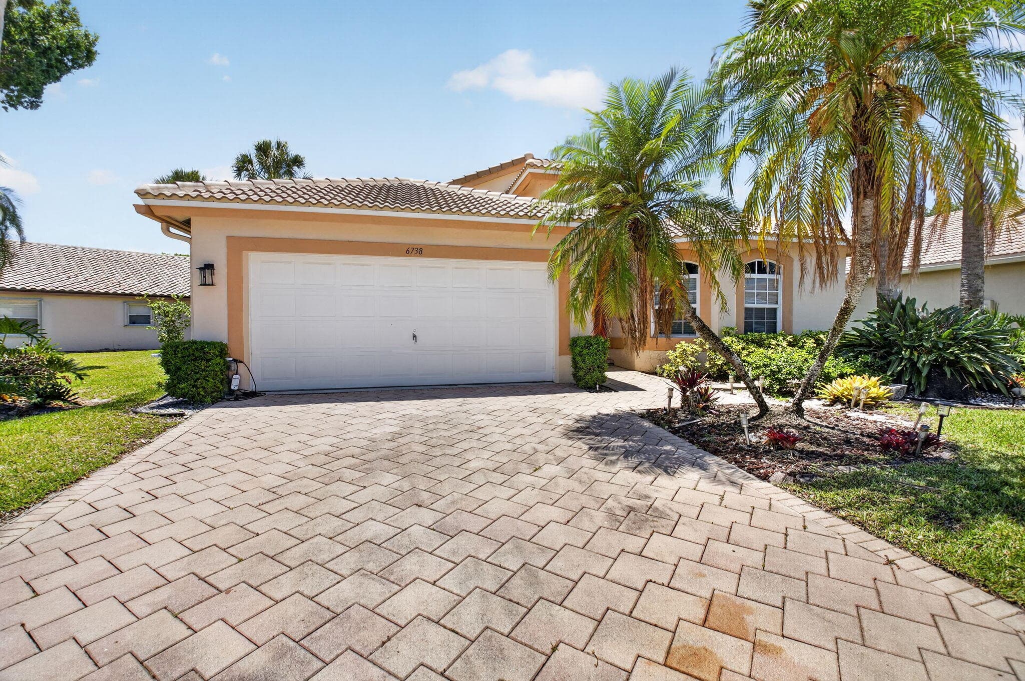 6738 Sun River Road, Boynton Beach, FL 33437 — photo 3 of 59
