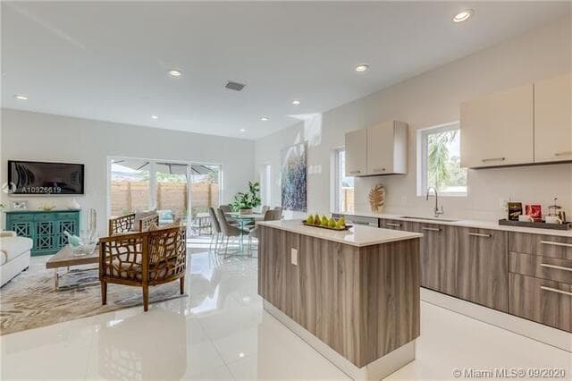 682 NE 43rd Street, Oakland Park, FL 33334 — photo 9 of 26