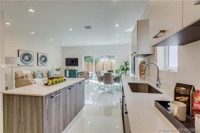 682 NE 43rd Street, Oakland Park, FL 33334 — photo 10 of 26