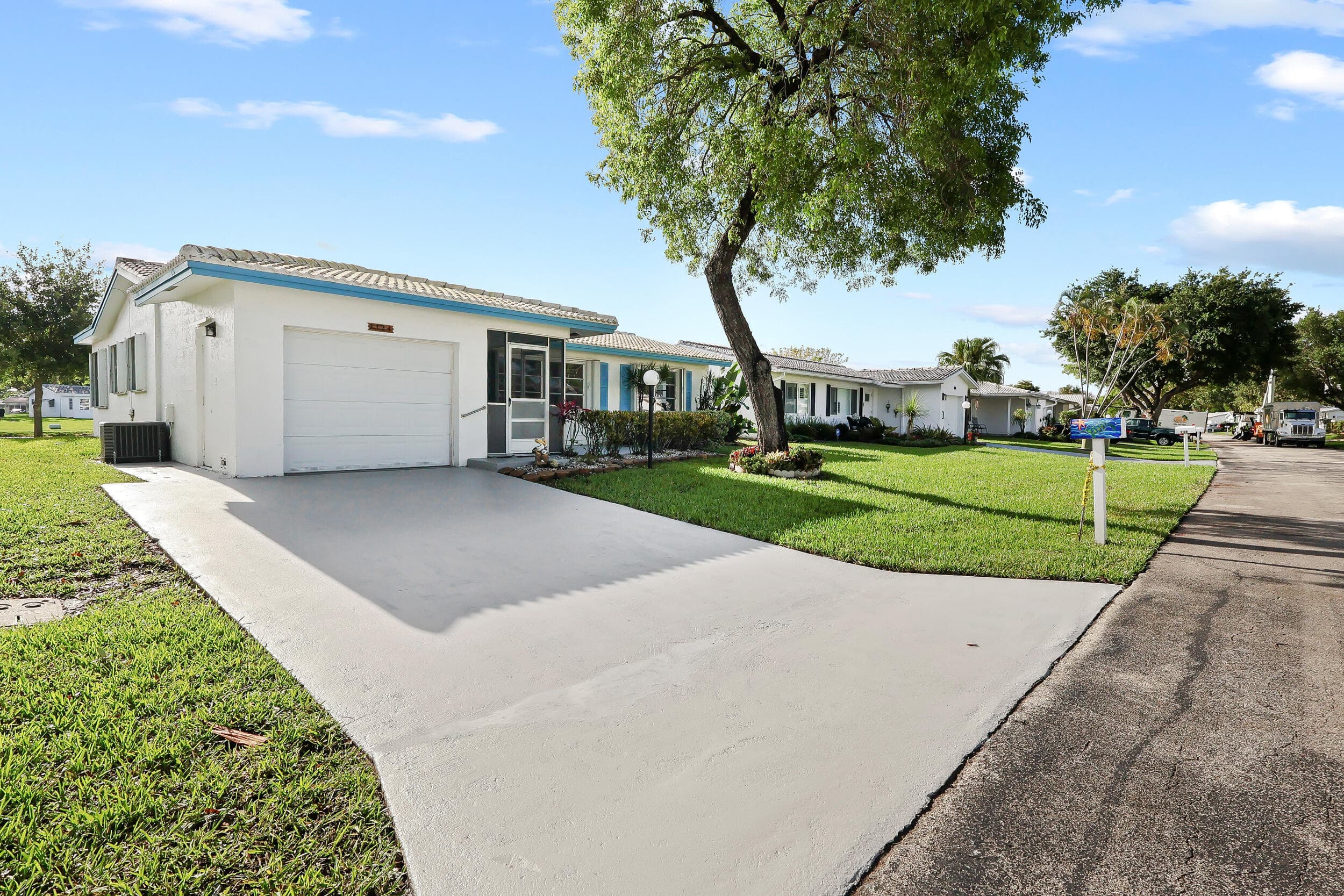 1124 NW 90th Way, Plantation, FL 33322 — photo 3 of 53